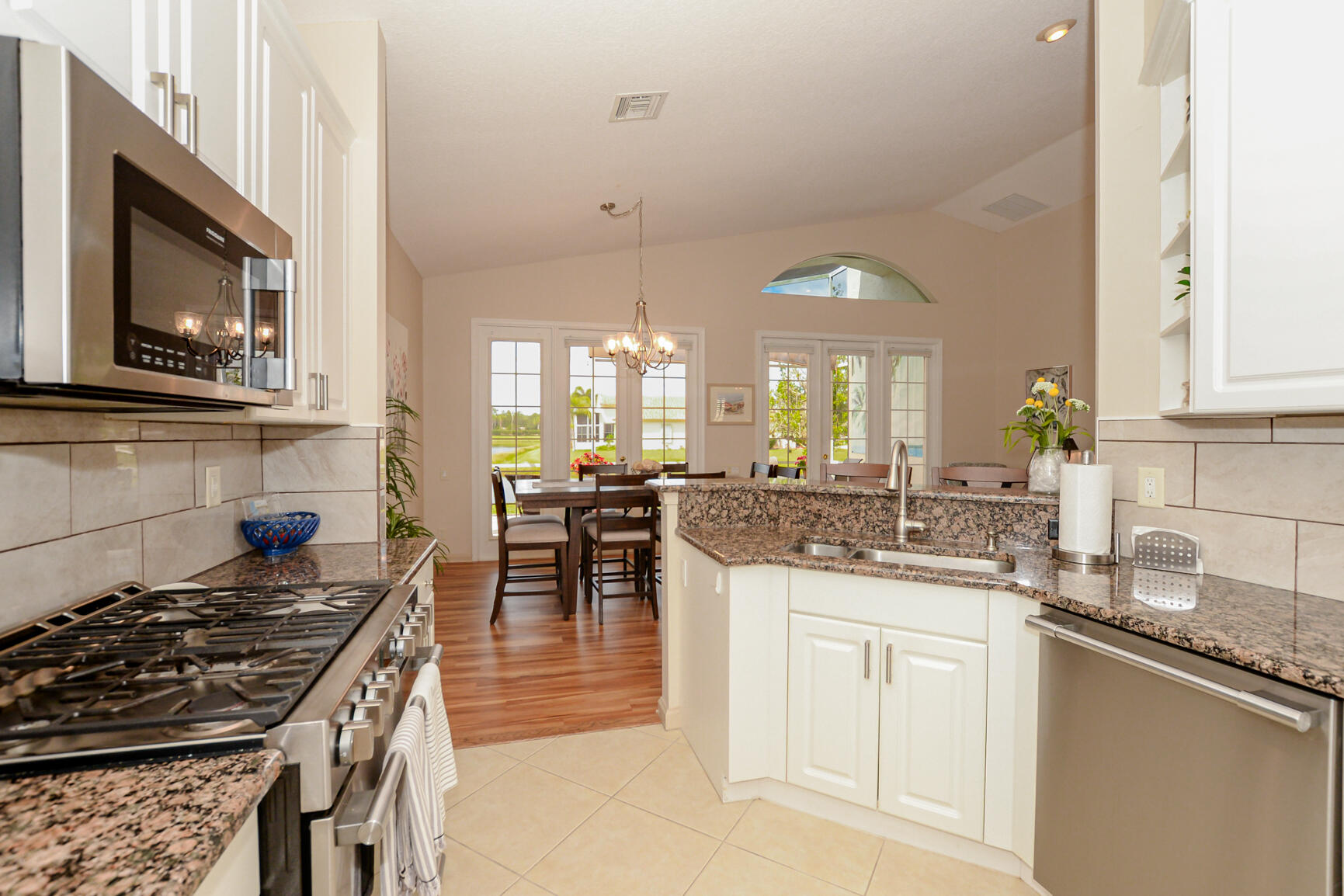 421 Nw Sunview Way Property Photo 15
