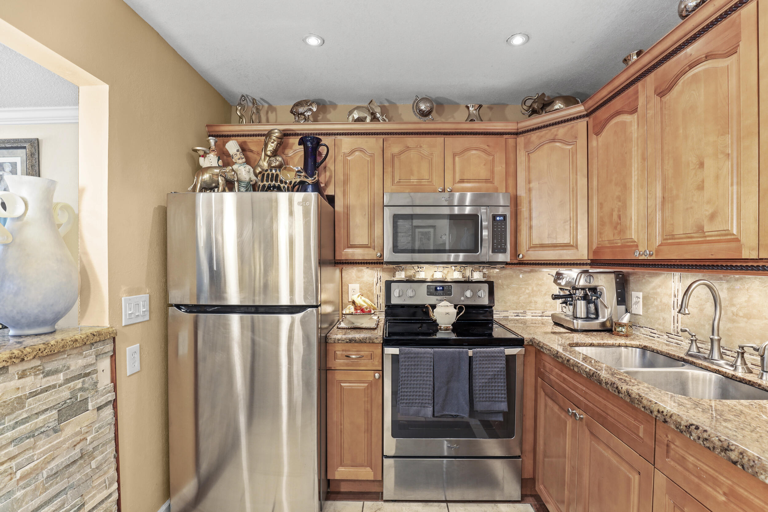 3100 Springdale Boulevard 308 Property Photo 11