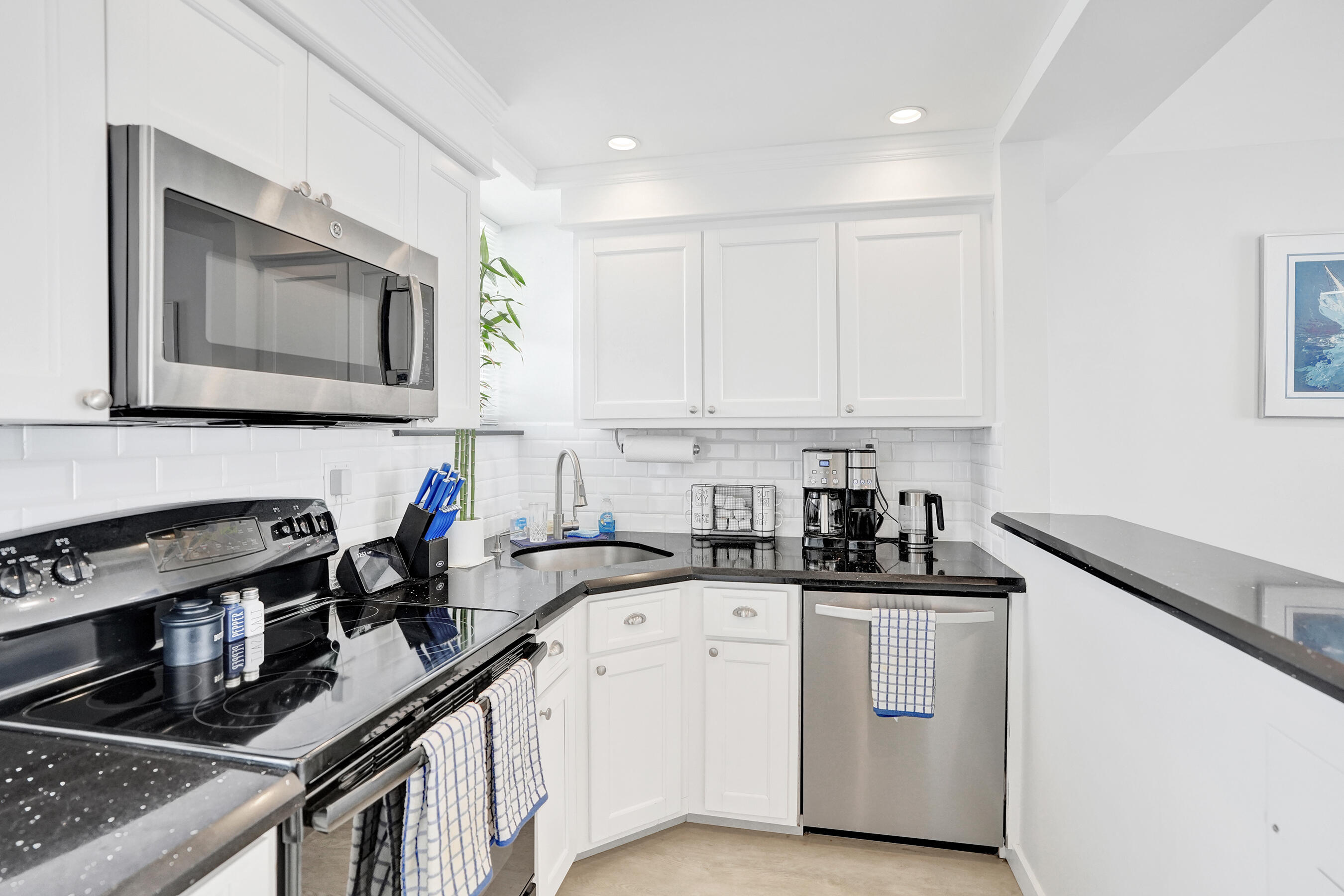 1920 S Ocean Drive 1504 Property Photo 13