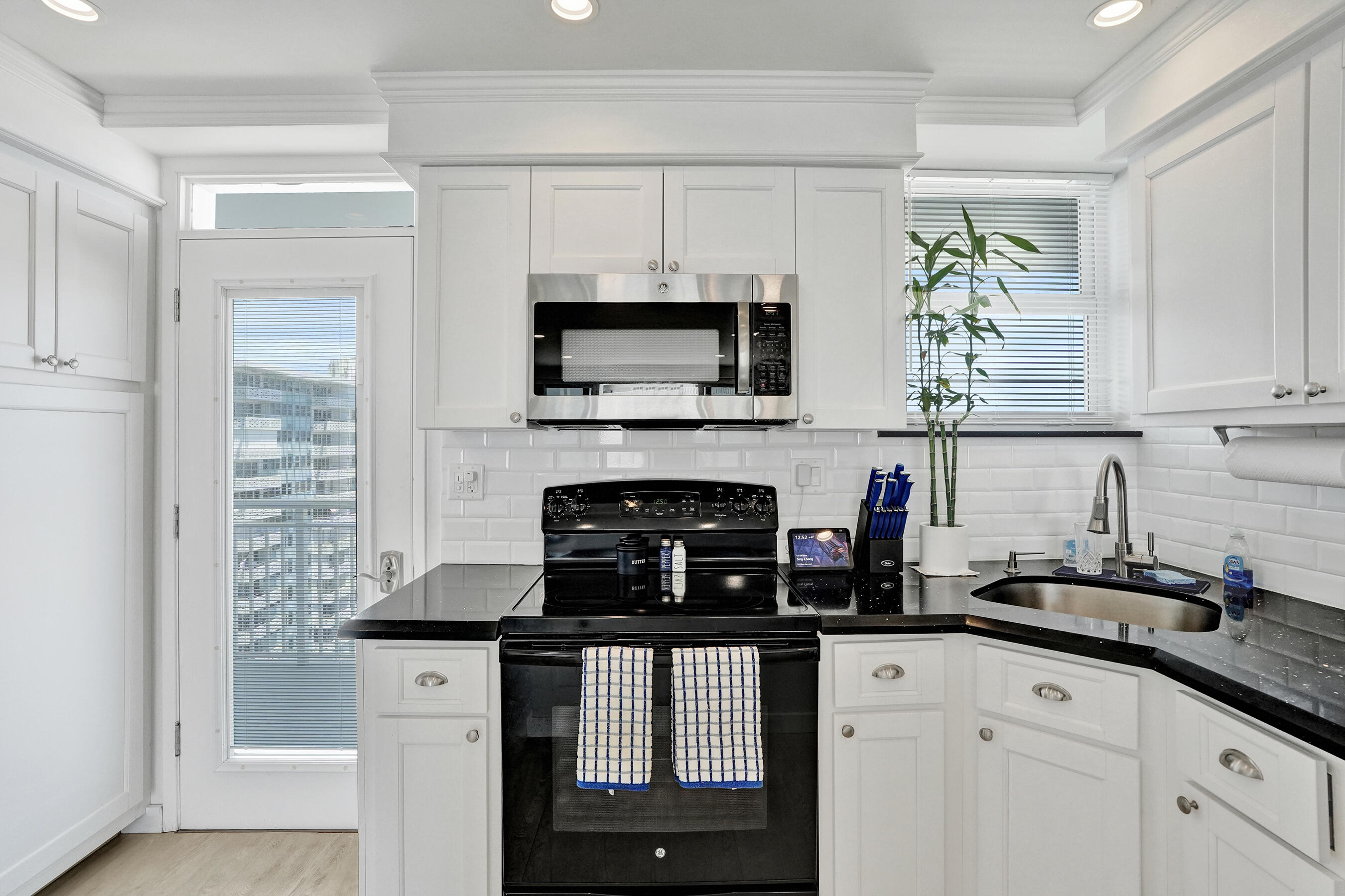 1920 S Ocean Drive 1504 Property Photo 14