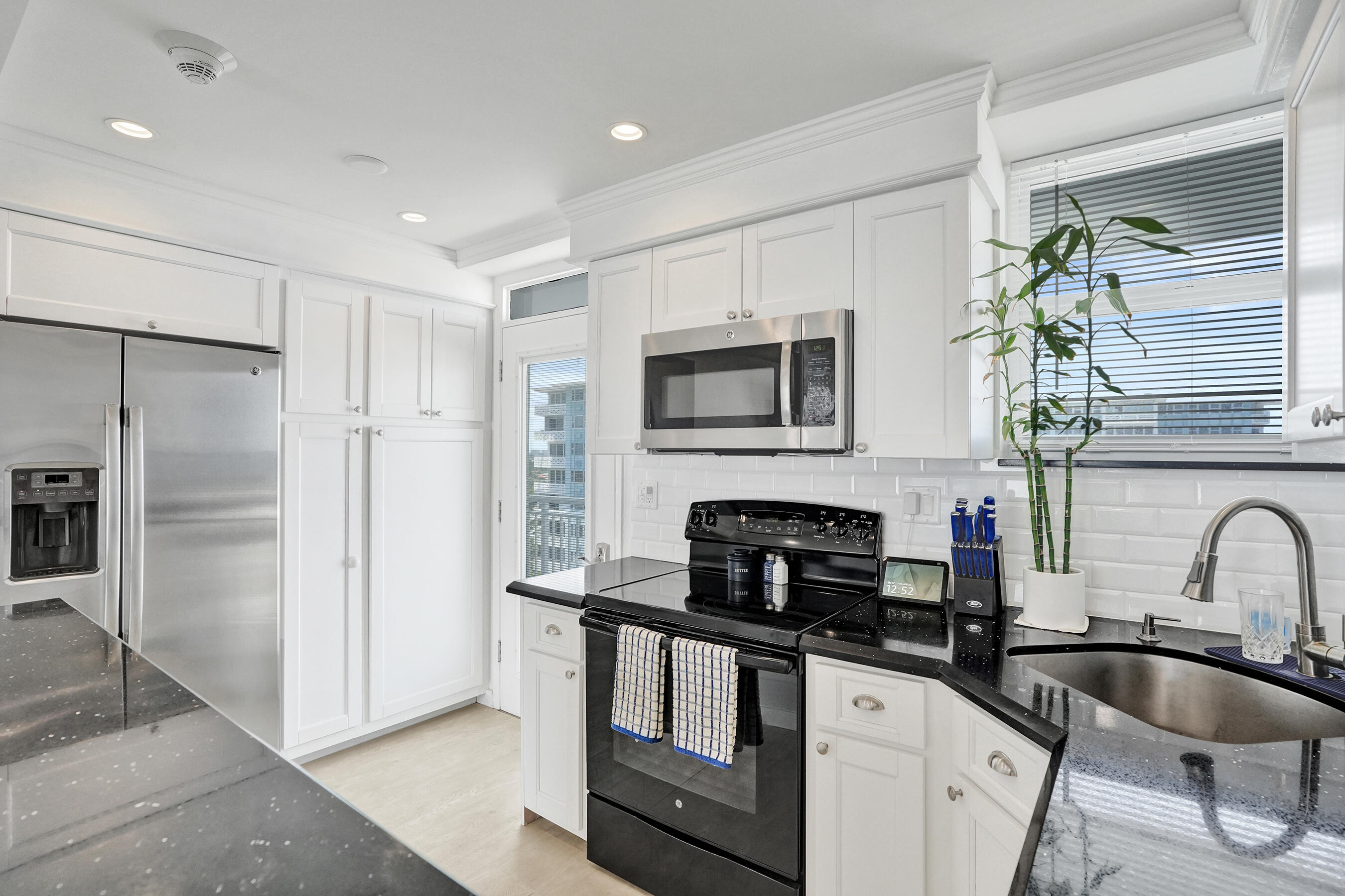 1920 S Ocean Drive 1504 Property Photo 16