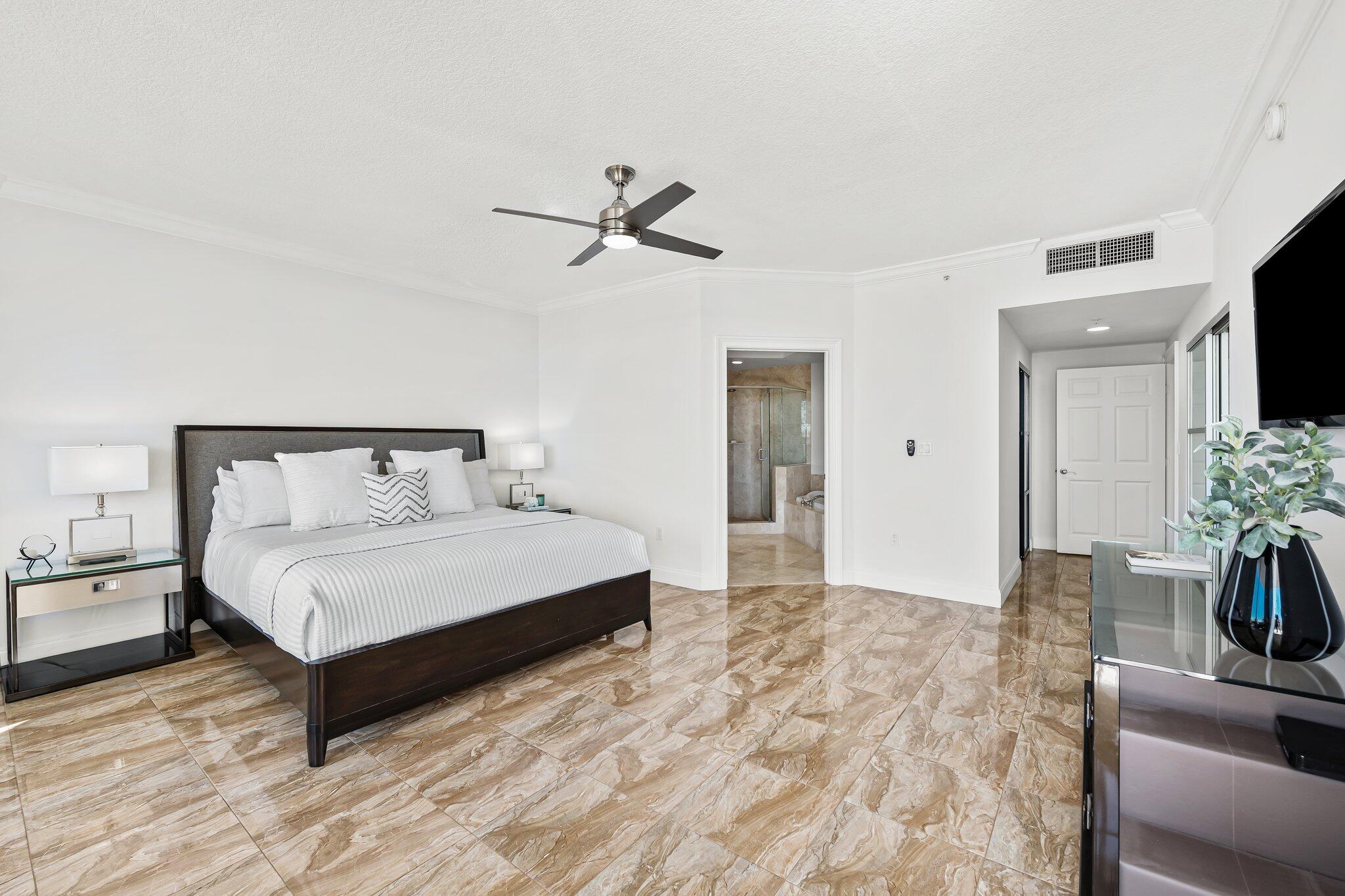 100 S Birch Road 1004 Property Photo 14