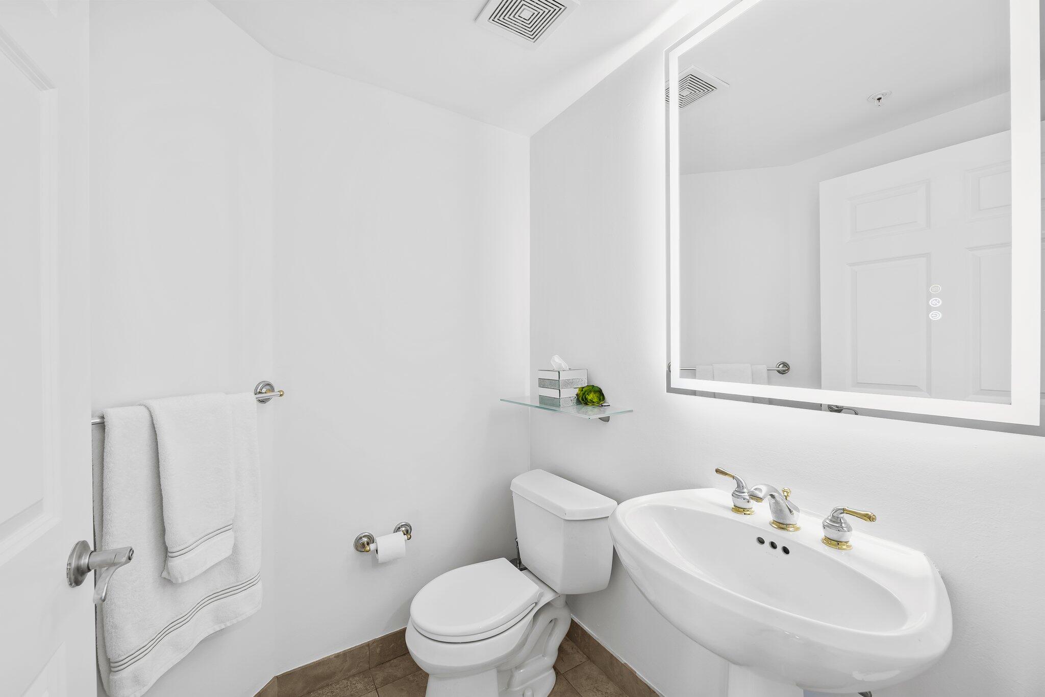 100 S Birch Road 1004 Property Photo 23