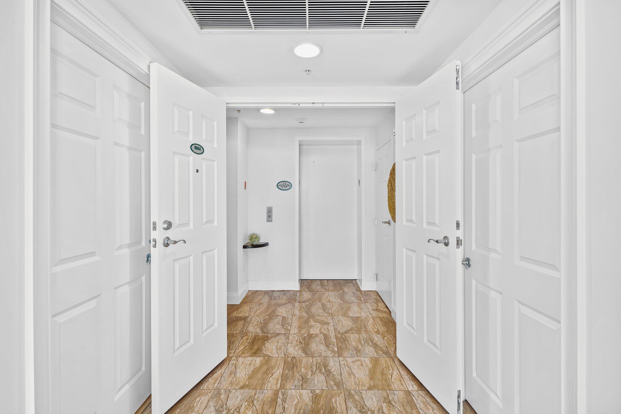 100 S Birch Road 1004 Property Photo 24