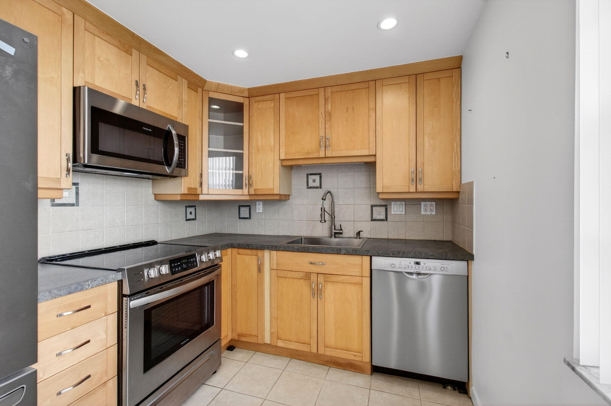 167 Normandy D Property Photo 4