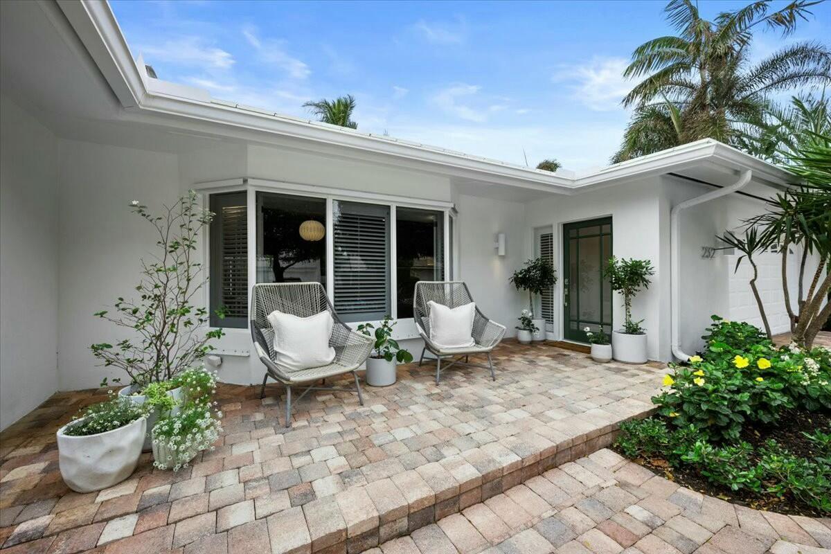 232 Cove Place Property Photo 4