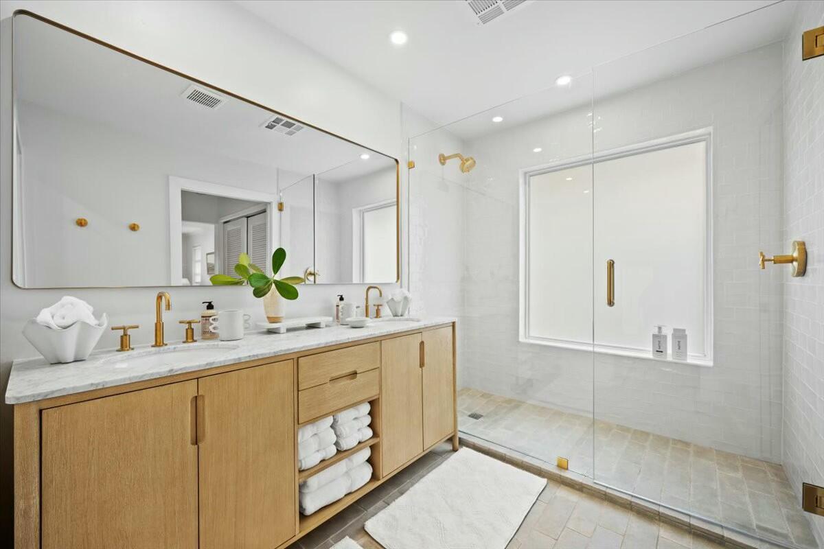 232 Cove Place Property Photo 38