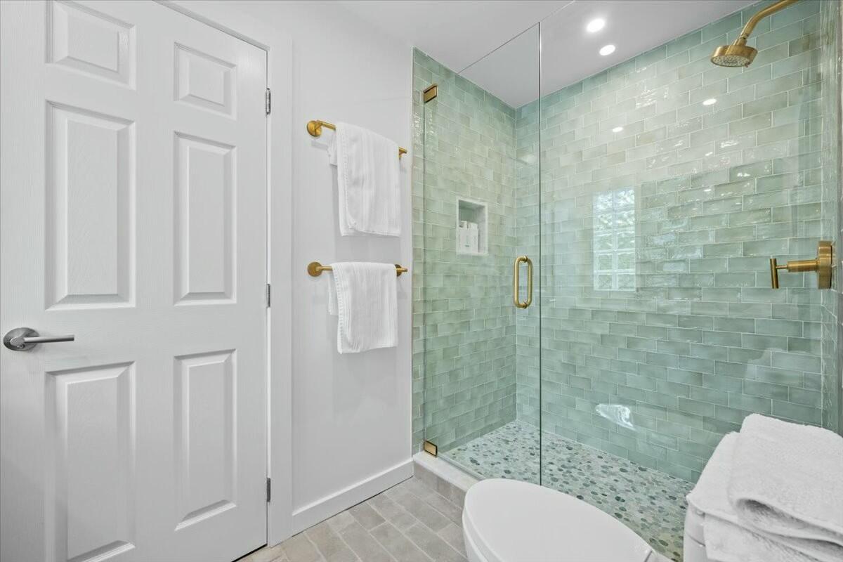 232 Cove Place Property Photo 44