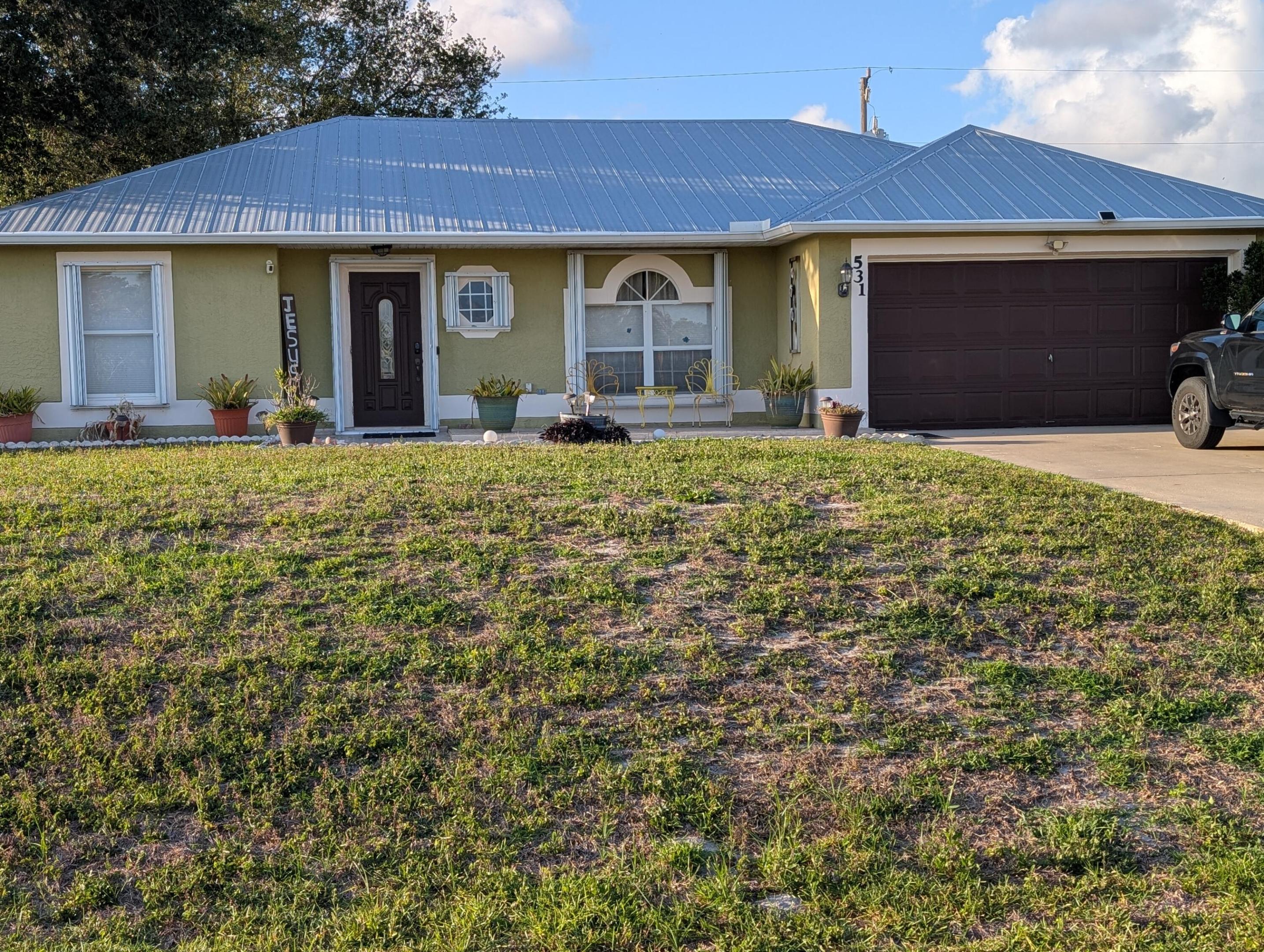 531 Sw Bradshaw Circle Property Photo 1