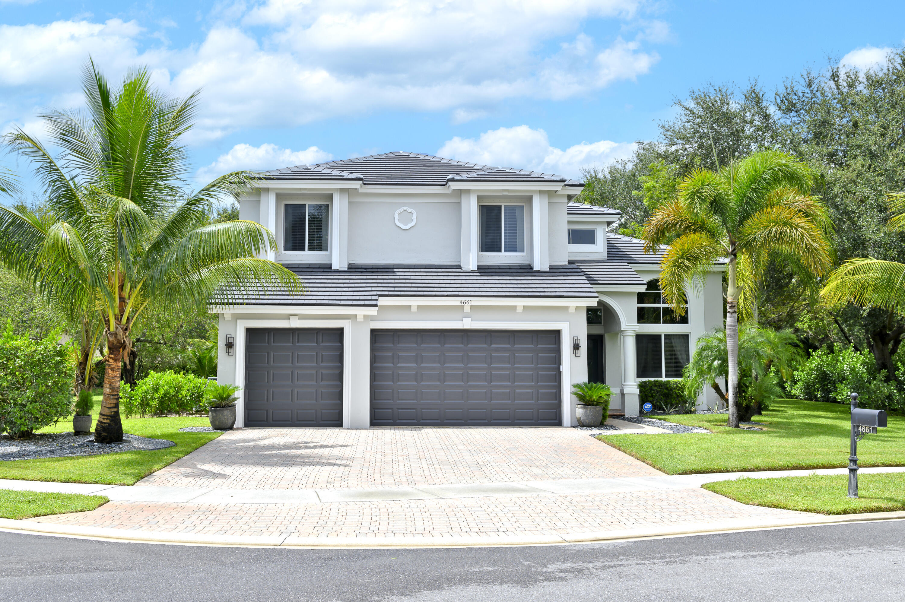 4661 Manderly Drive Property Photo 1