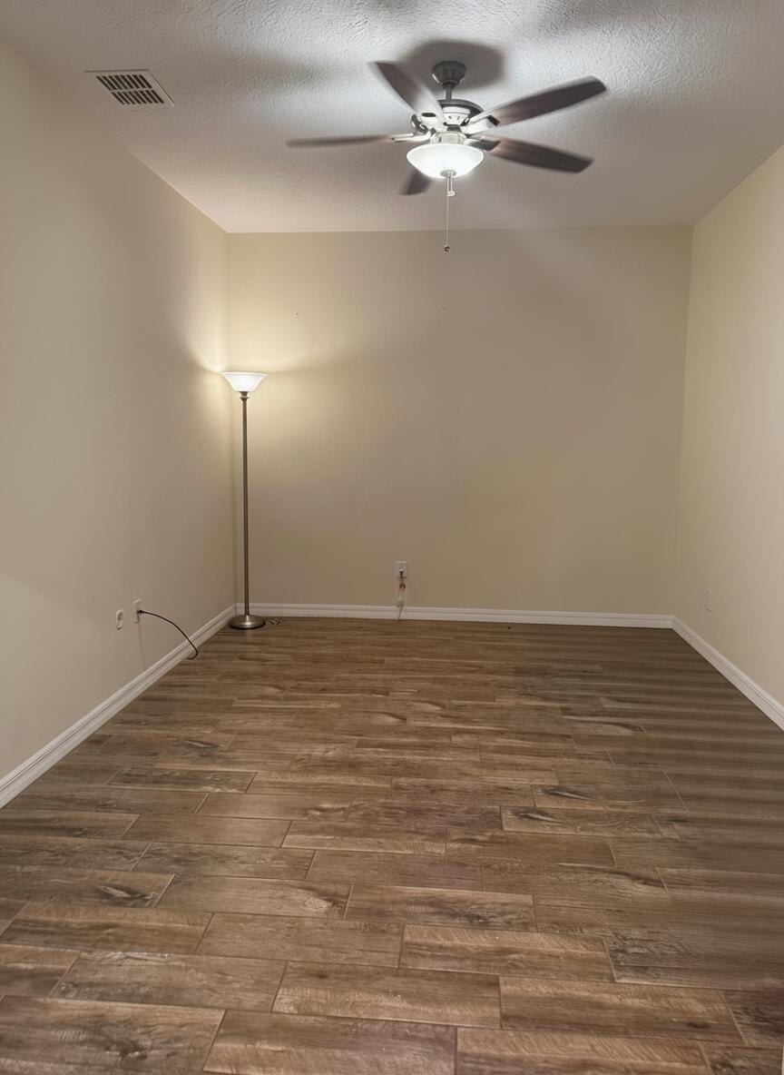 5111 Nw Newark Lane Property Photo 3