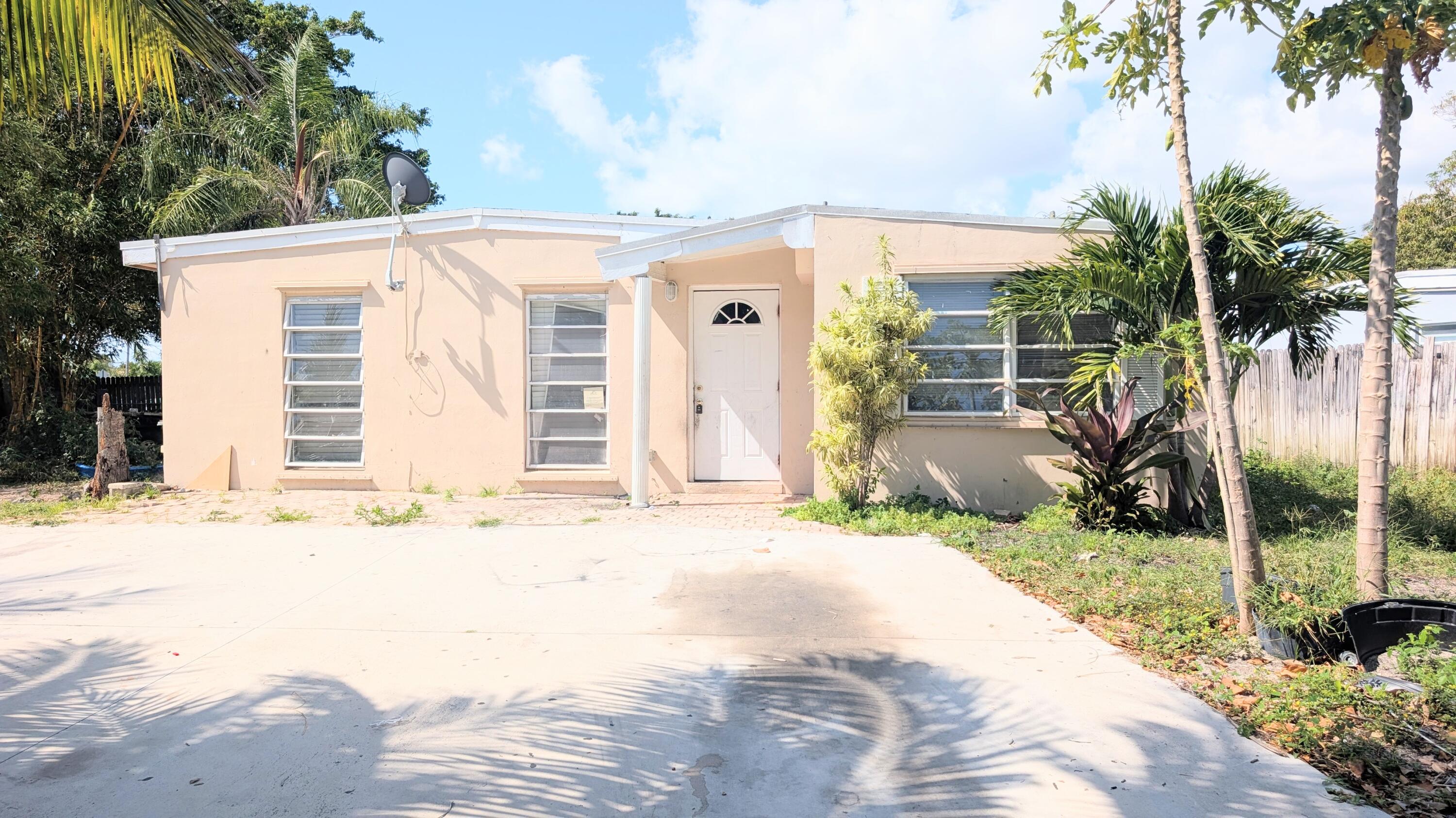 490 Tulip Tree Drive Property Photo 1
