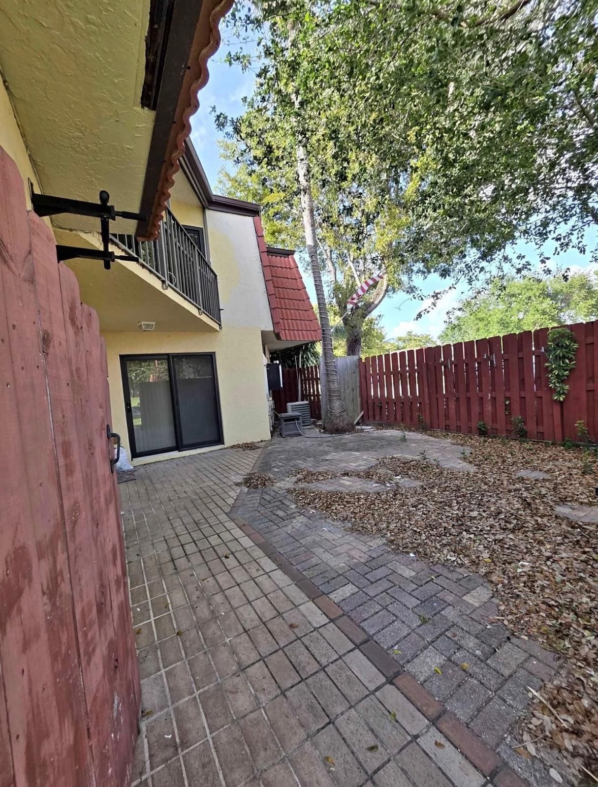 3928 Victoria Drive Property Photo 3