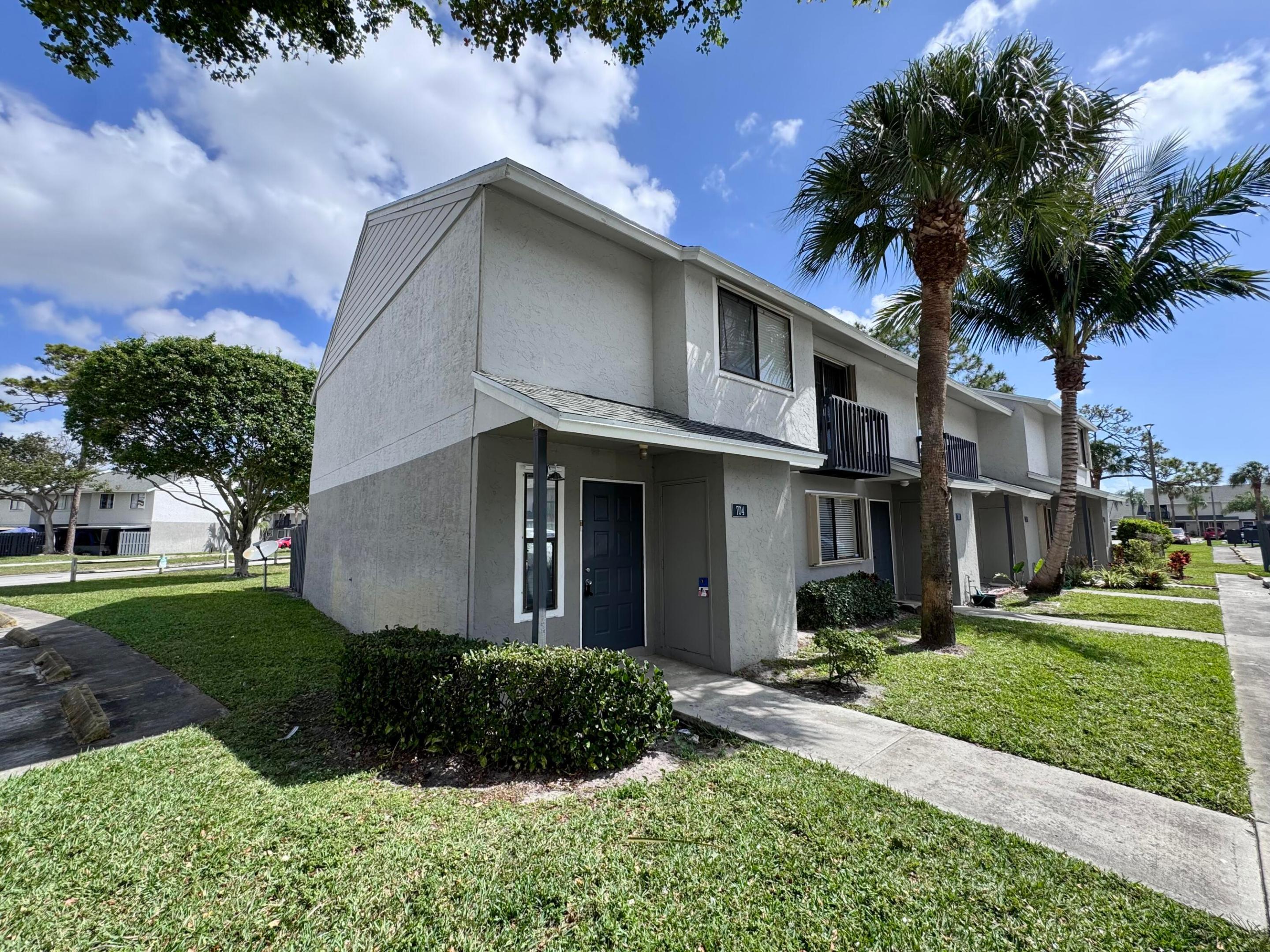 704 Riverside Drive Property Photo 1