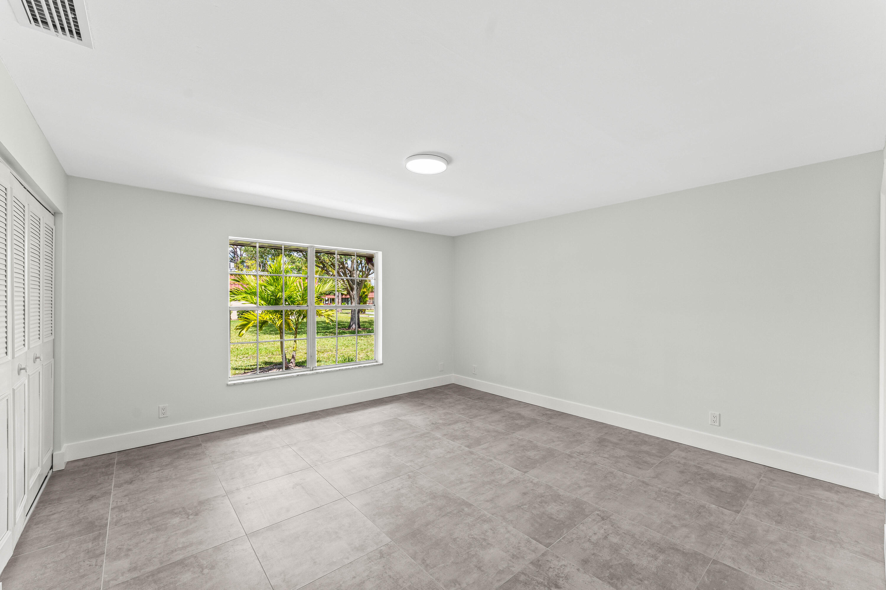 711 Laconia Circle B Property Photo 8