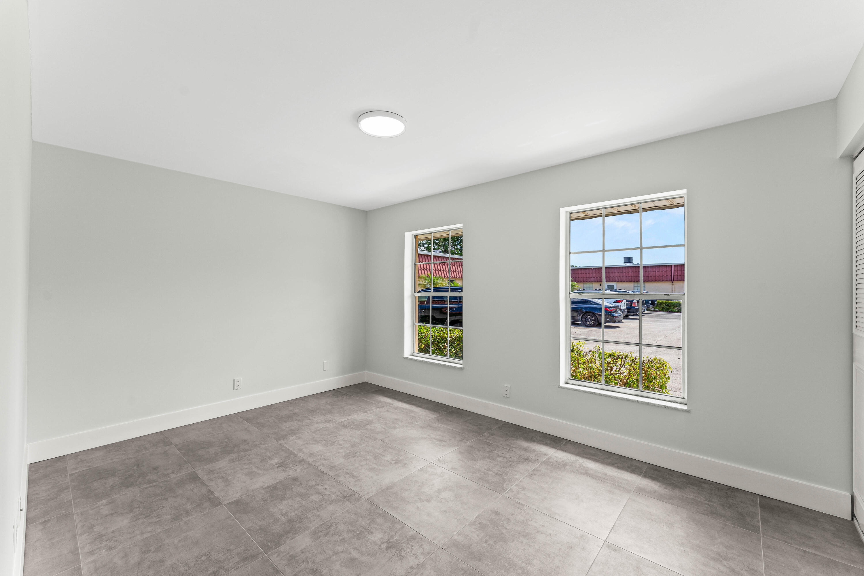 711 Laconia Circle B Property Photo 10