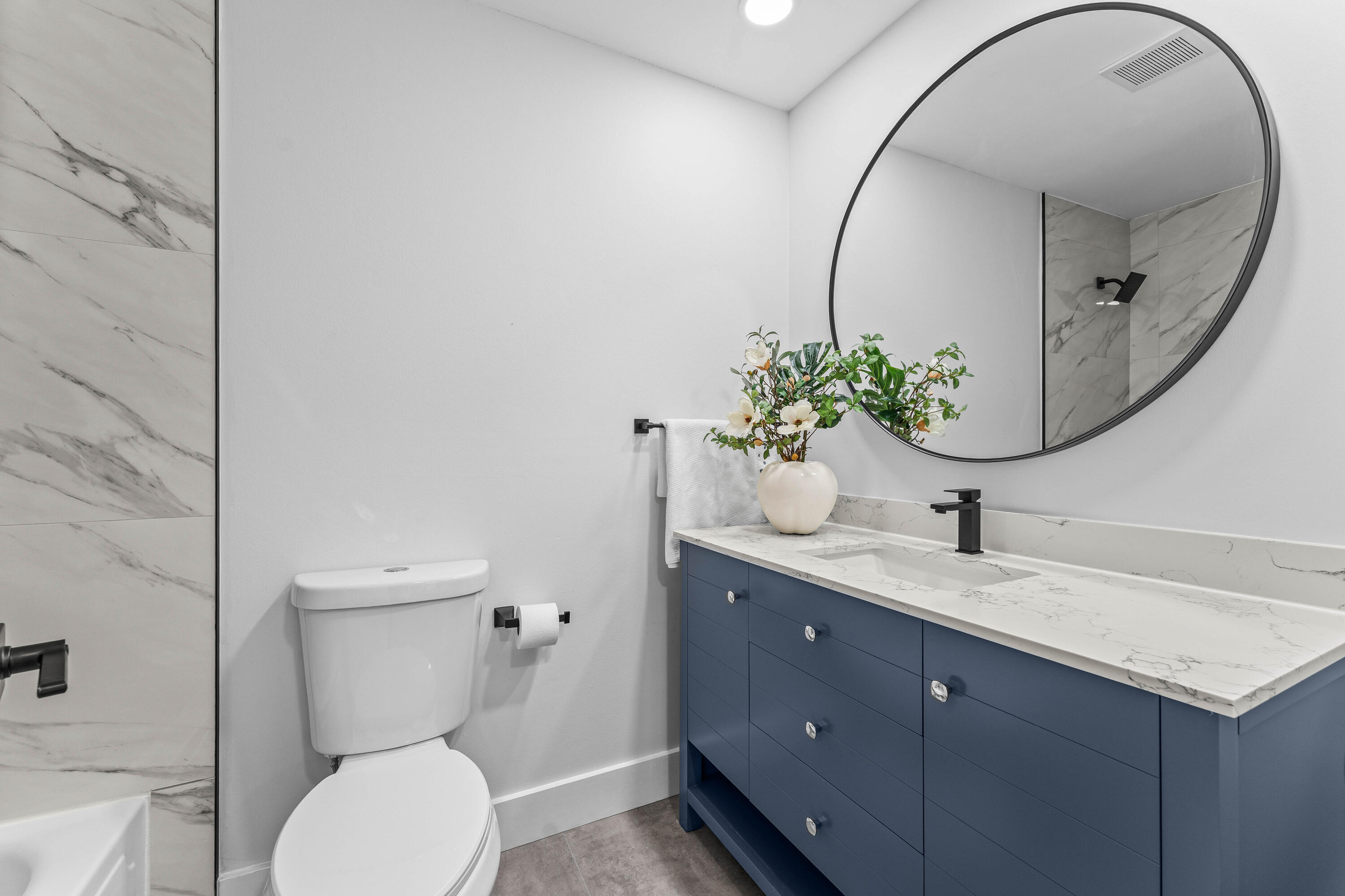 711 Laconia Circle B Property Photo 12