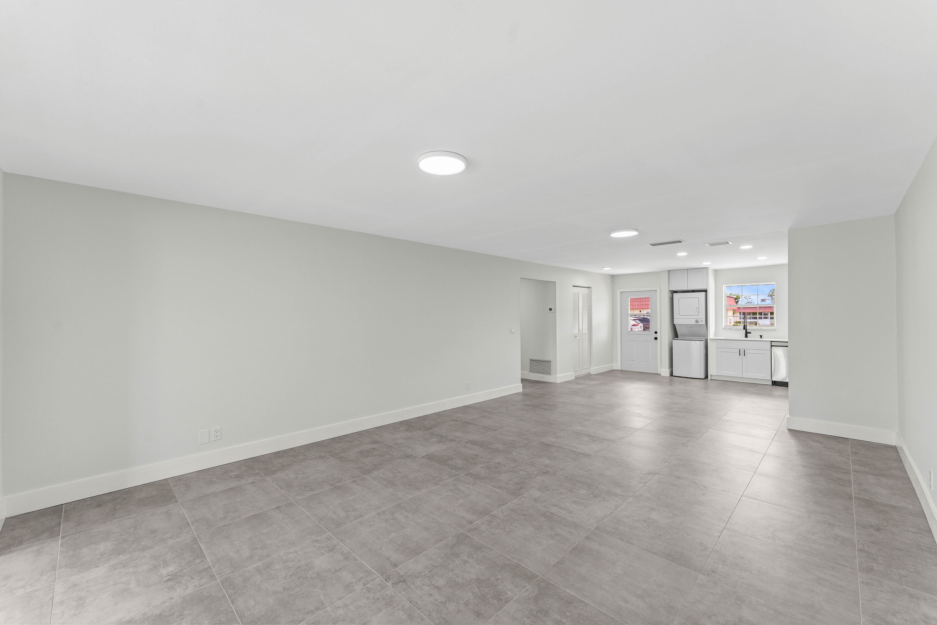 711 Laconia Circle B Property Photo 17