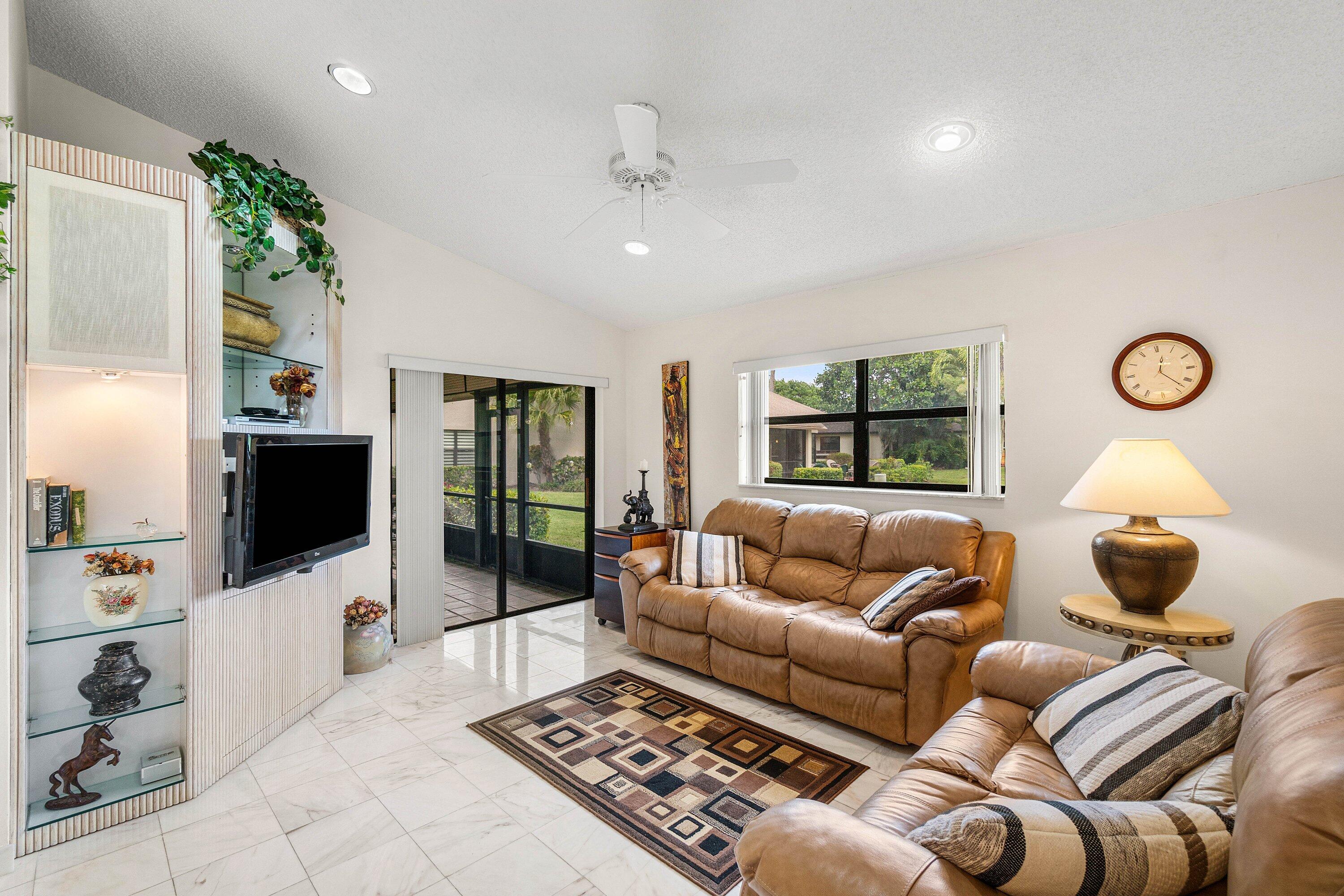5692 Willow Creek Lane Property Photo 8