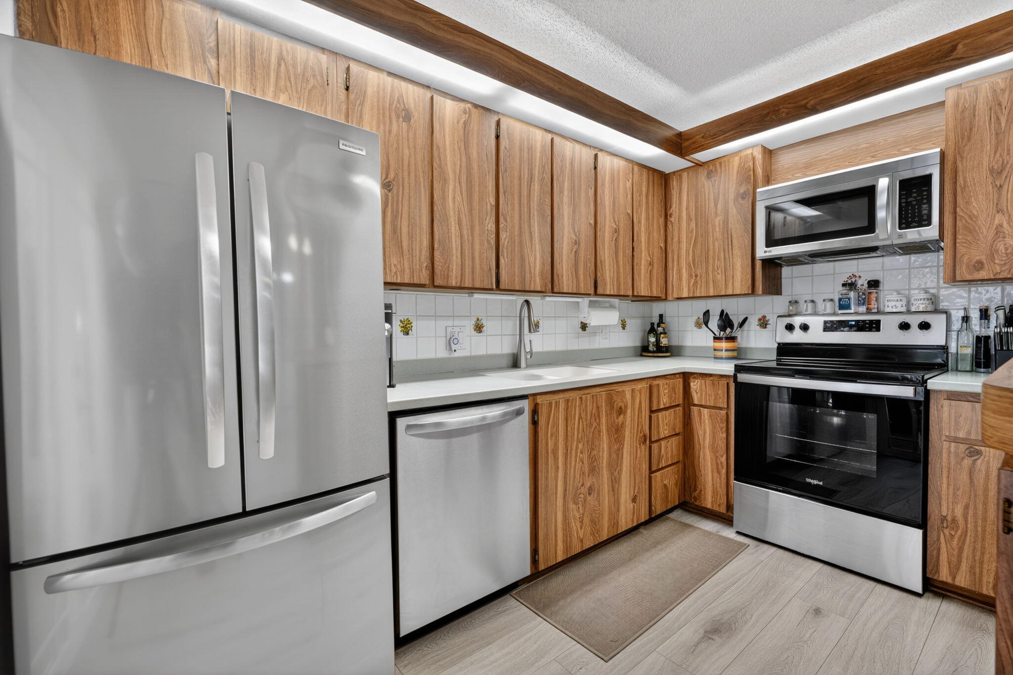 527 5th Terrace Property Photo 6
