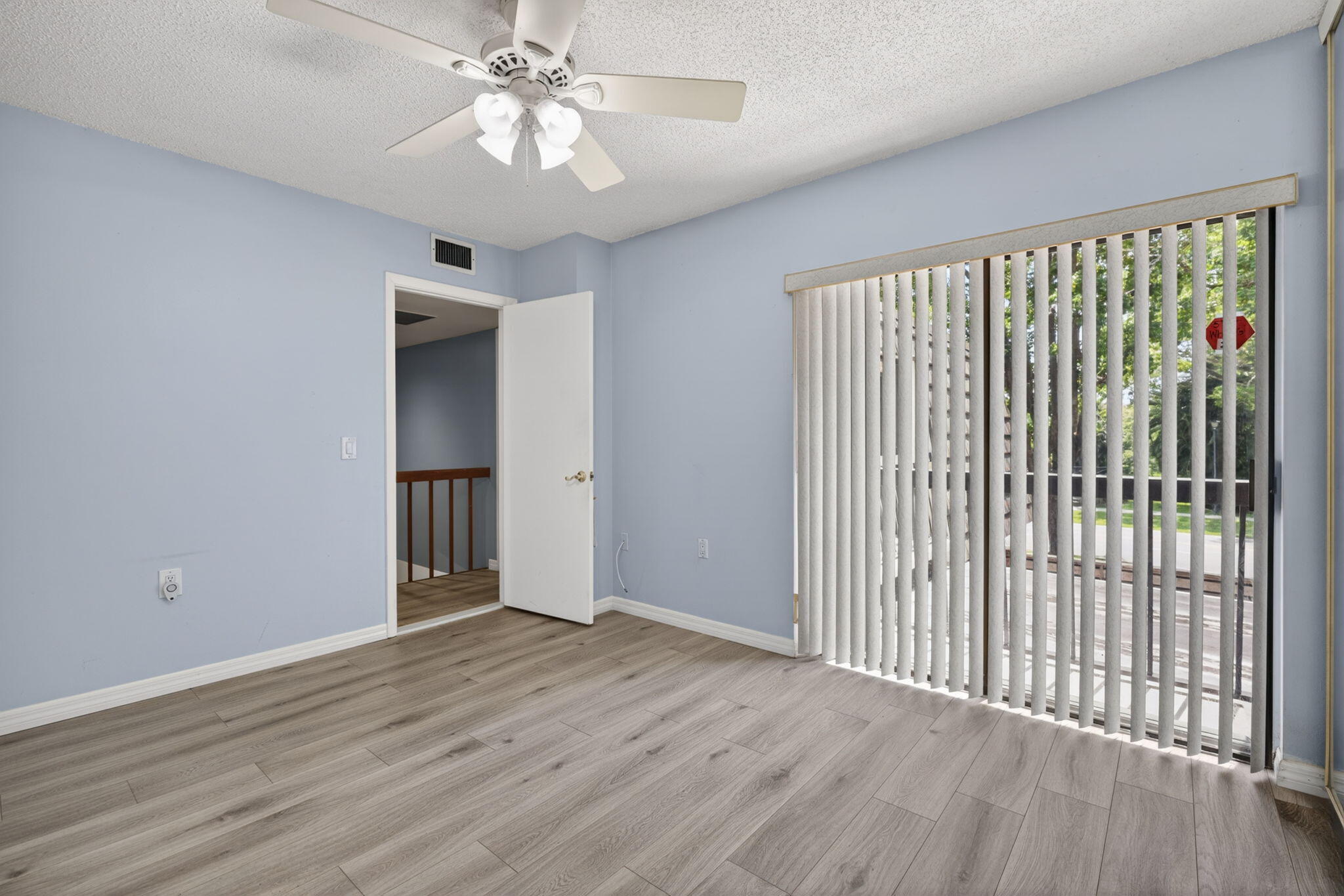 527 5th Terrace Property Photo 21