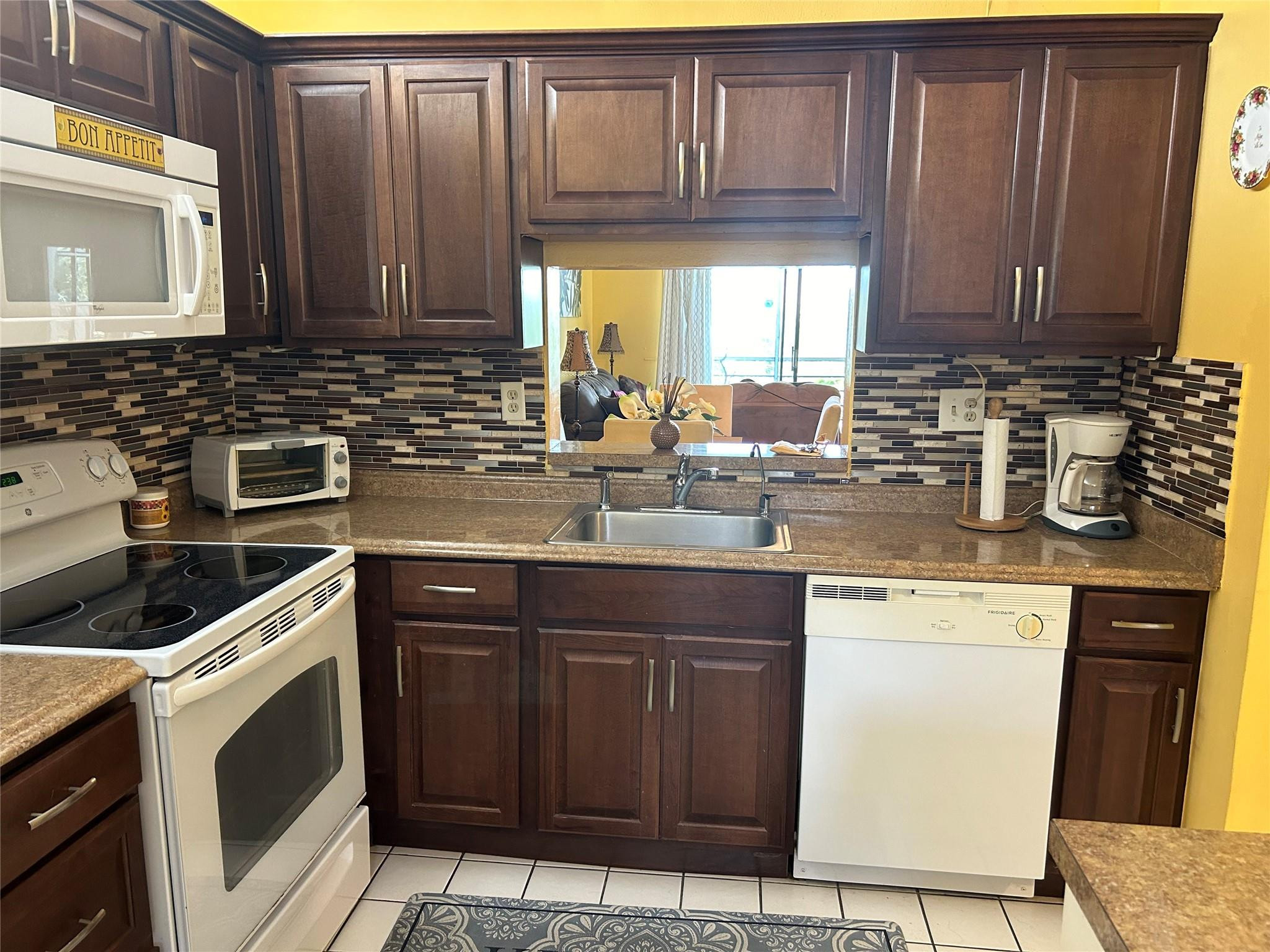 2860 Somerset Drive 311k Property Photo 6