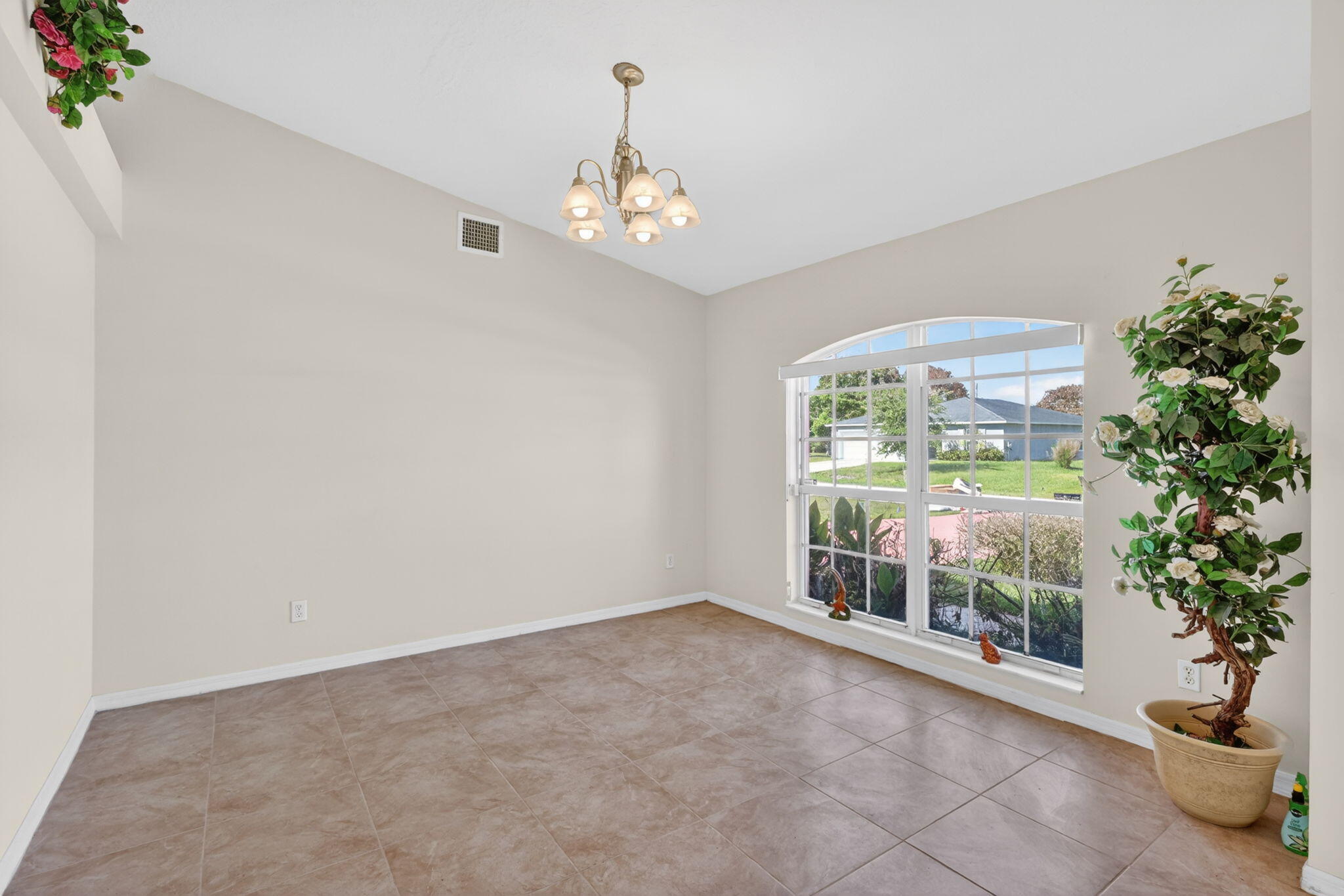 1885 Sw Morelia Lane Property Photo 6