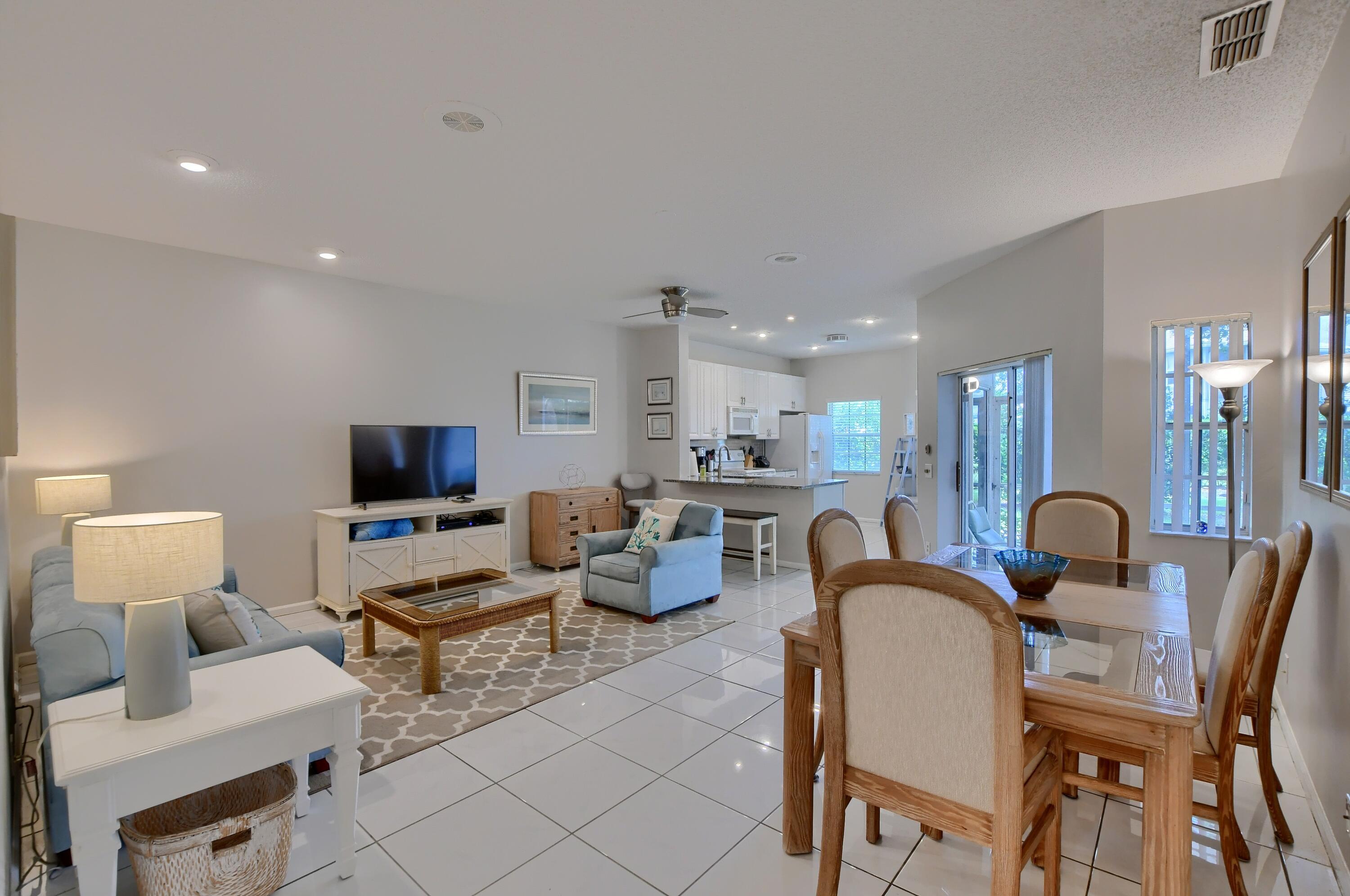 6563 Via Regina Property Photo 4