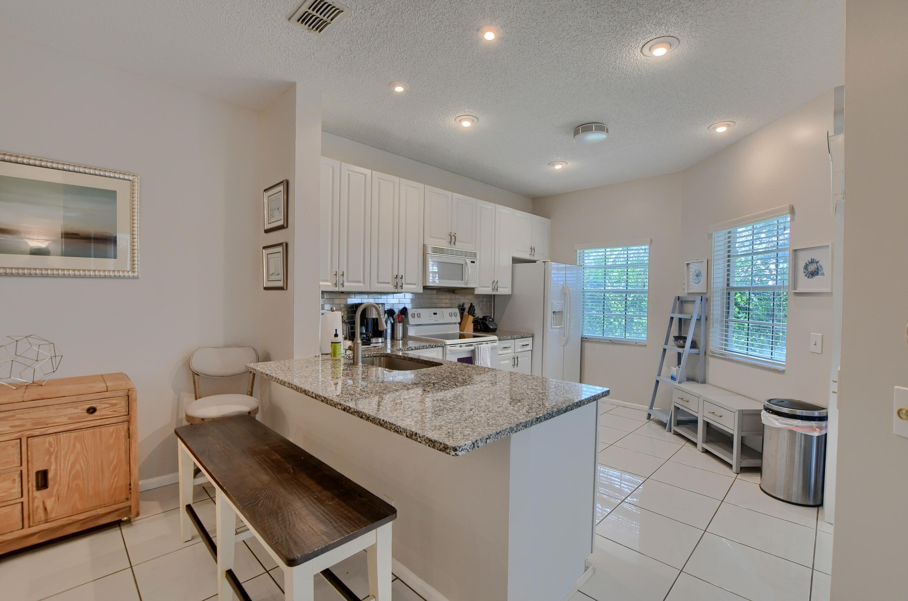 6563 Via Regina Property Photo 9