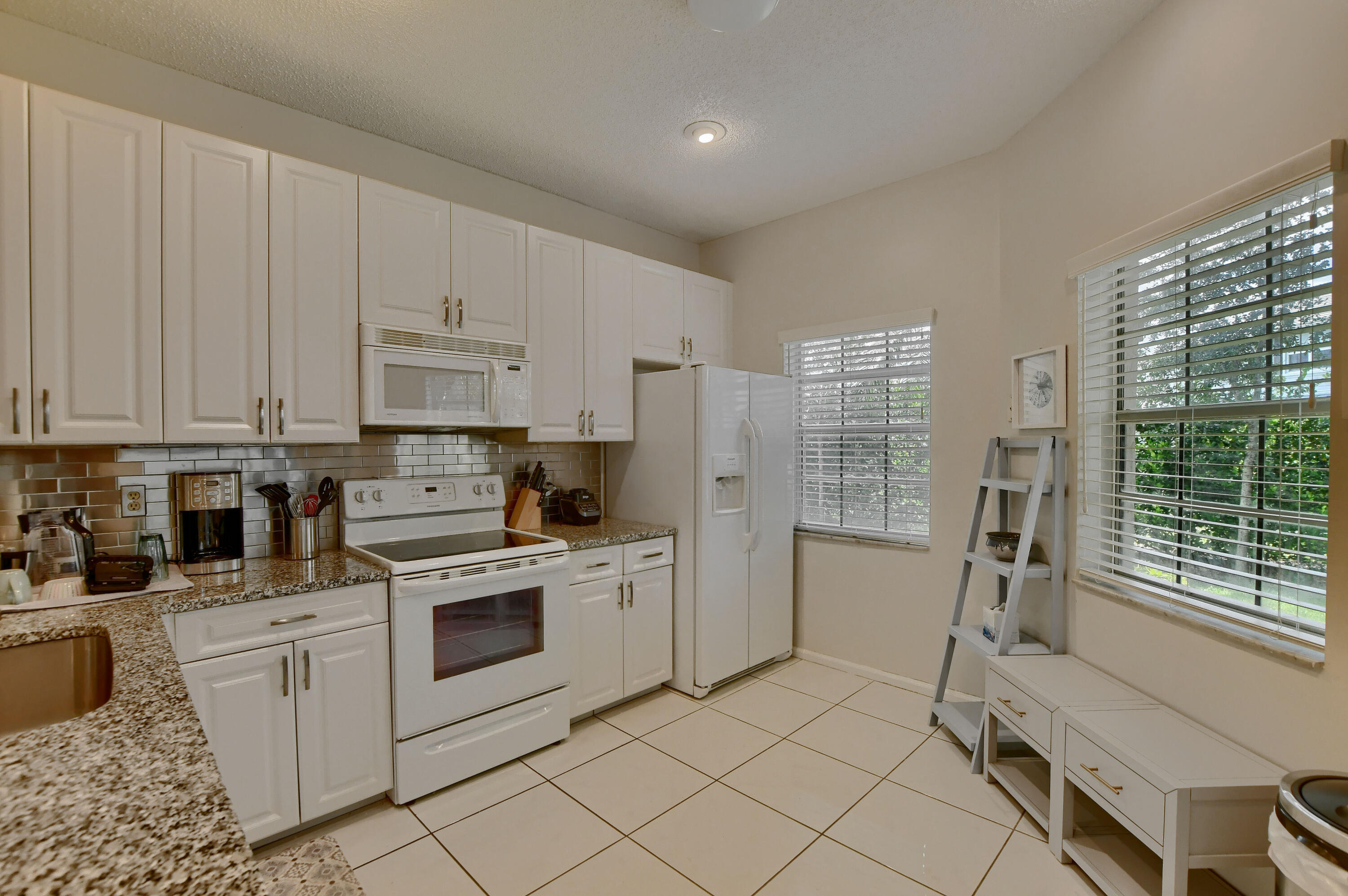 6563 Via Regina Property Photo 10