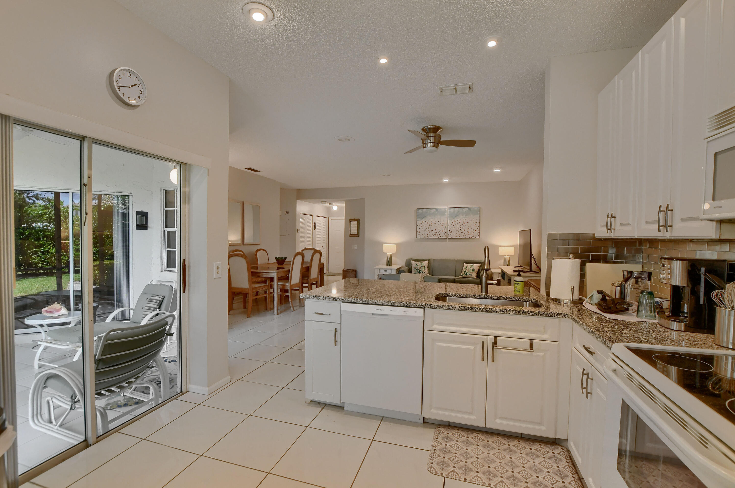 6563 Via Regina Property Photo 11