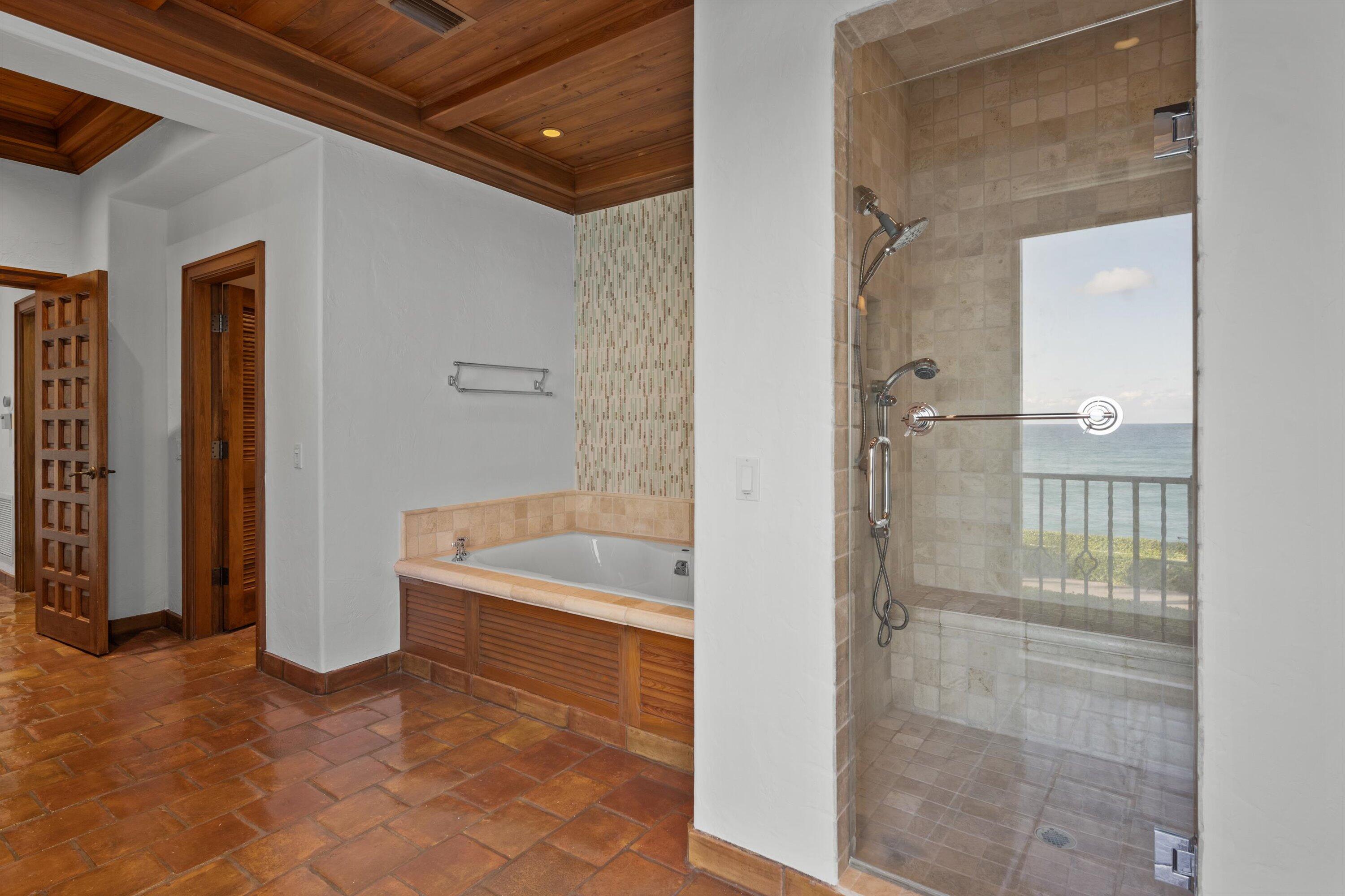 240 N Ocean Boulevard Property Photo 26