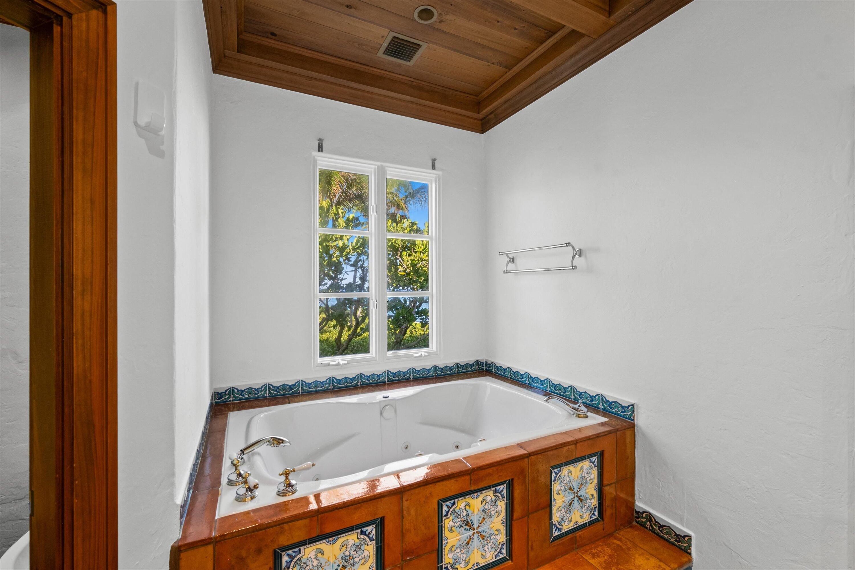 240 N Ocean Boulevard Property Photo 30