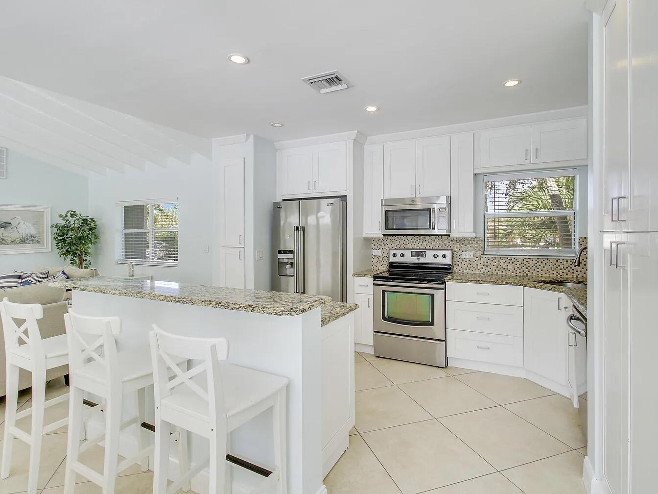 1310 Manor Drive Property Photo 6