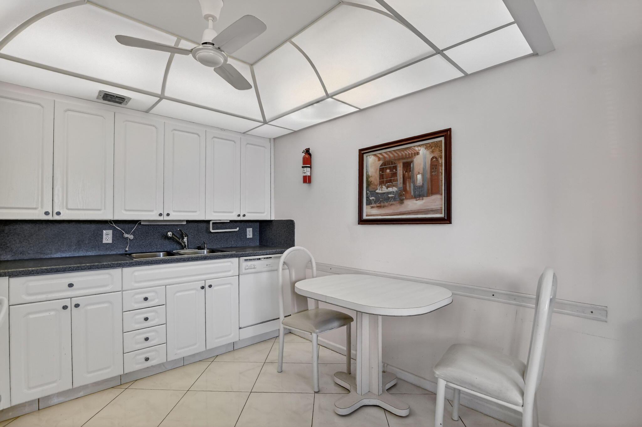 2035 Ainslie Property Photo 7
