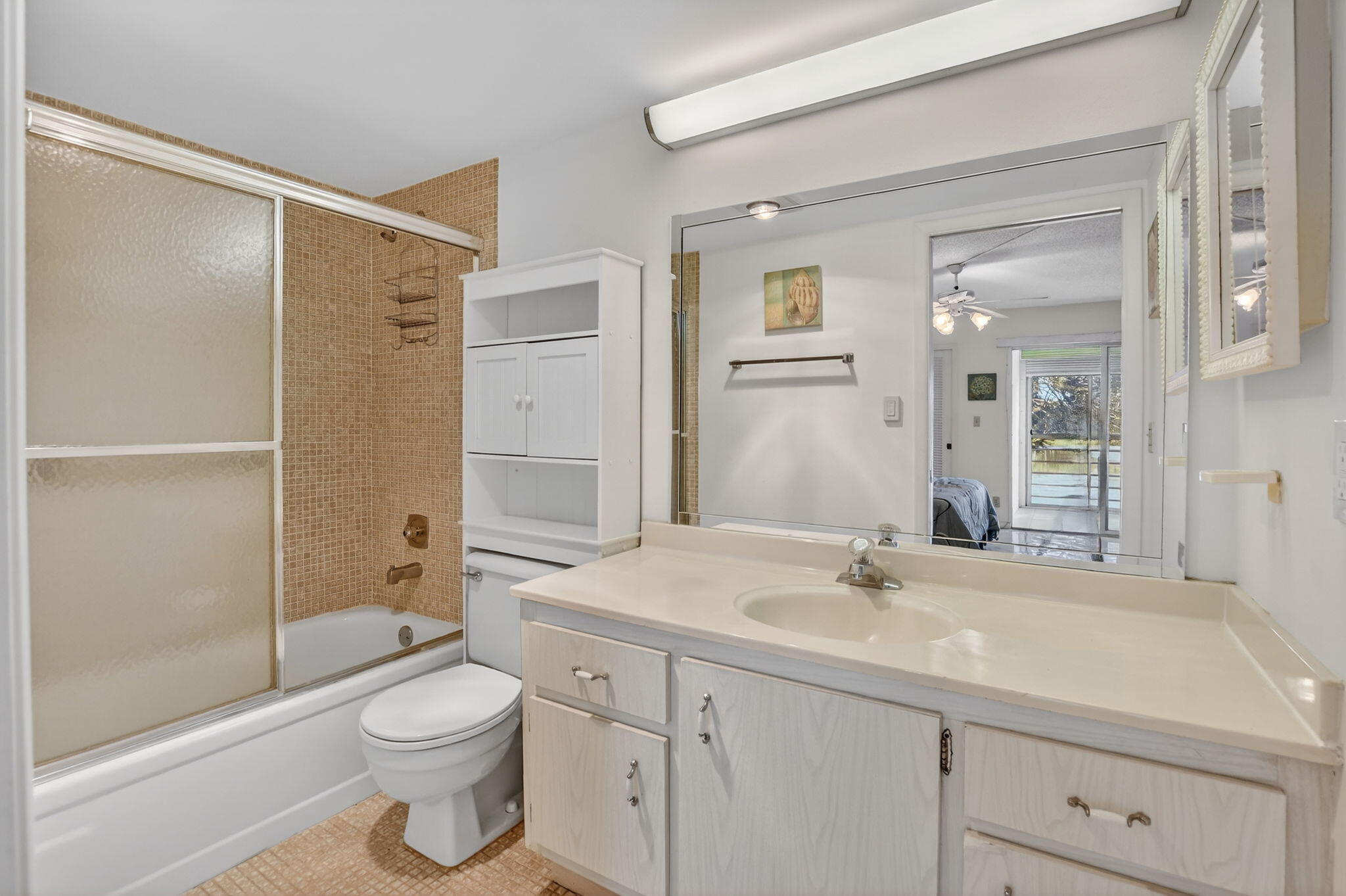 2035 Ainslie Property Photo 13