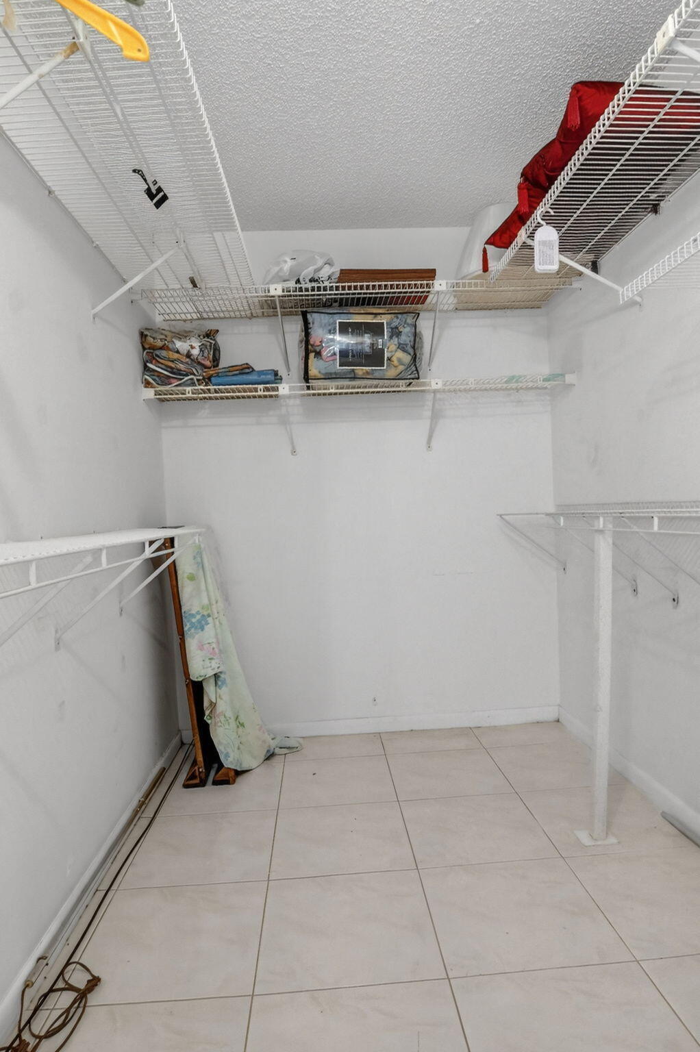 2035 Ainslie Property Photo 15