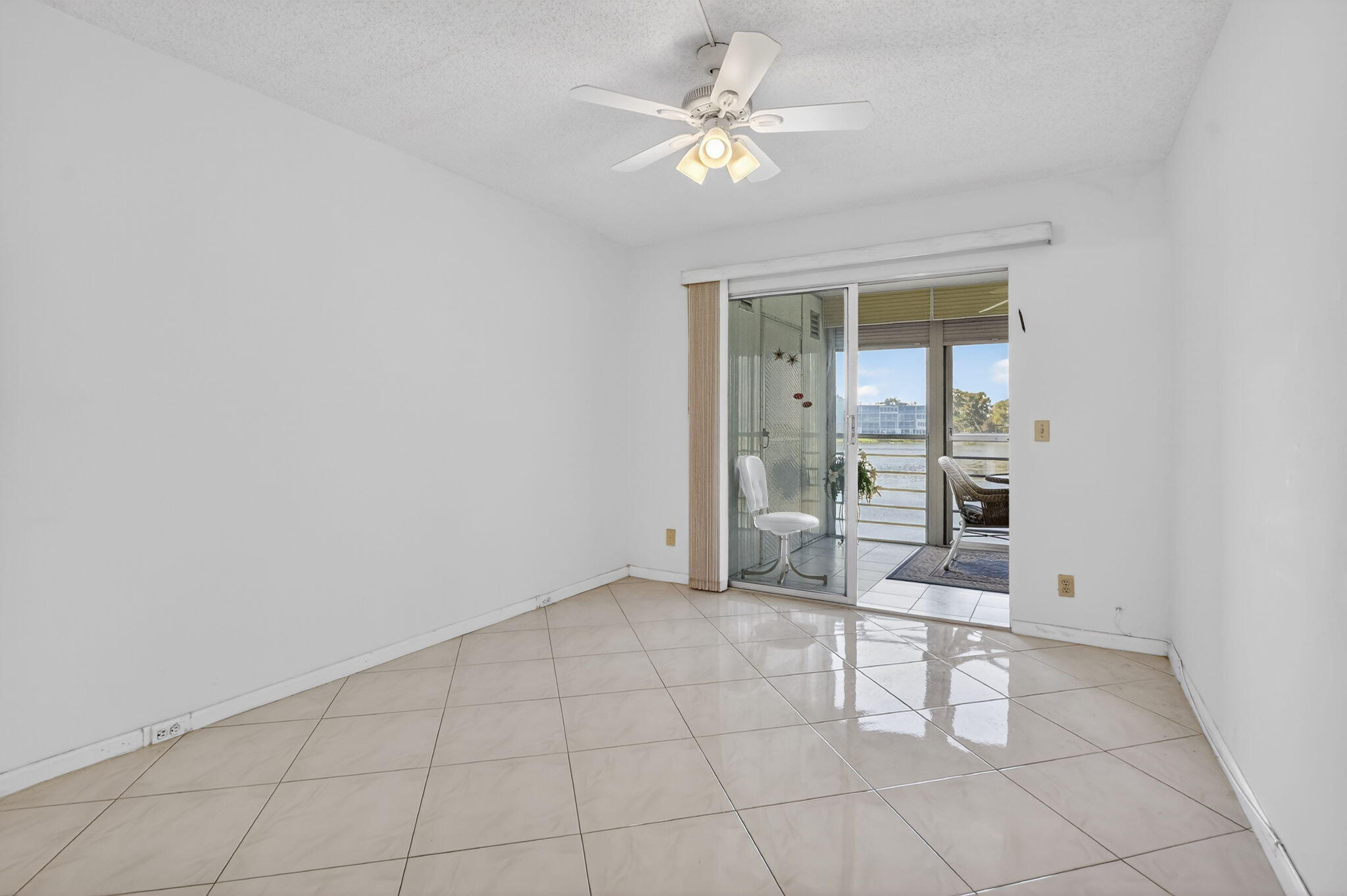 2035 Ainslie Property Photo 16