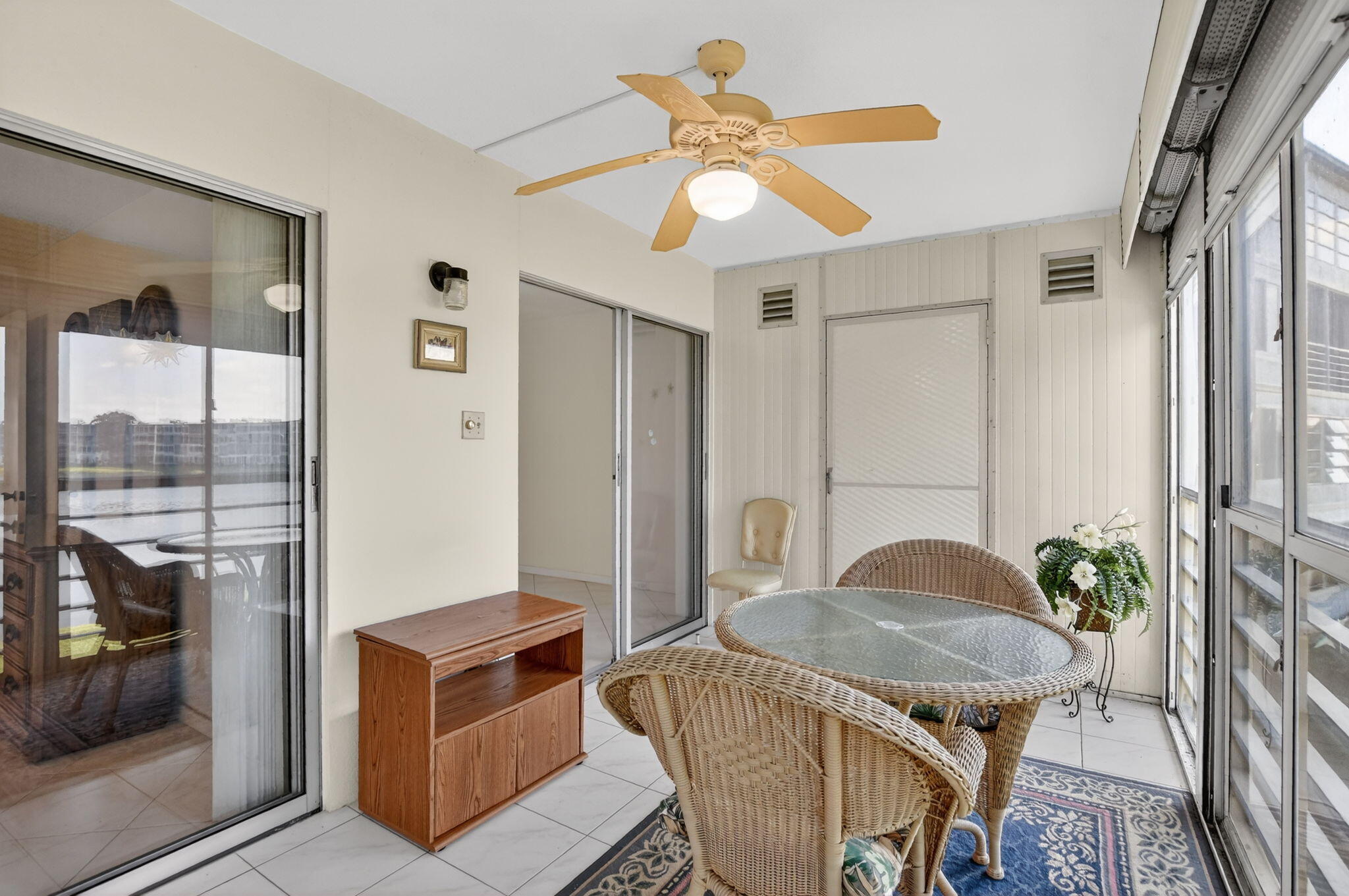 2035 Ainslie Property Photo 23