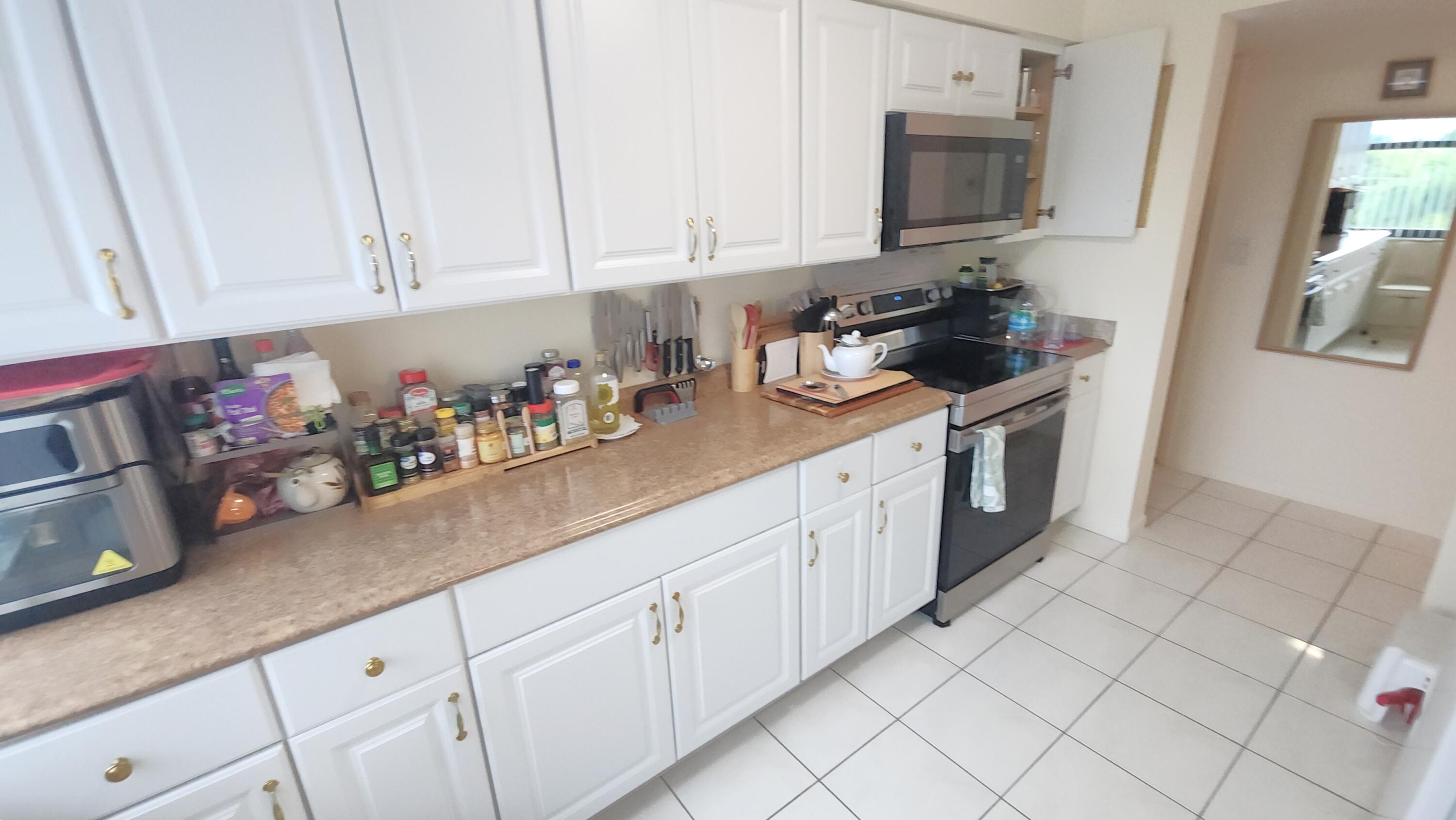 2455 Lindell Boulevard 3511 Property Photo 9