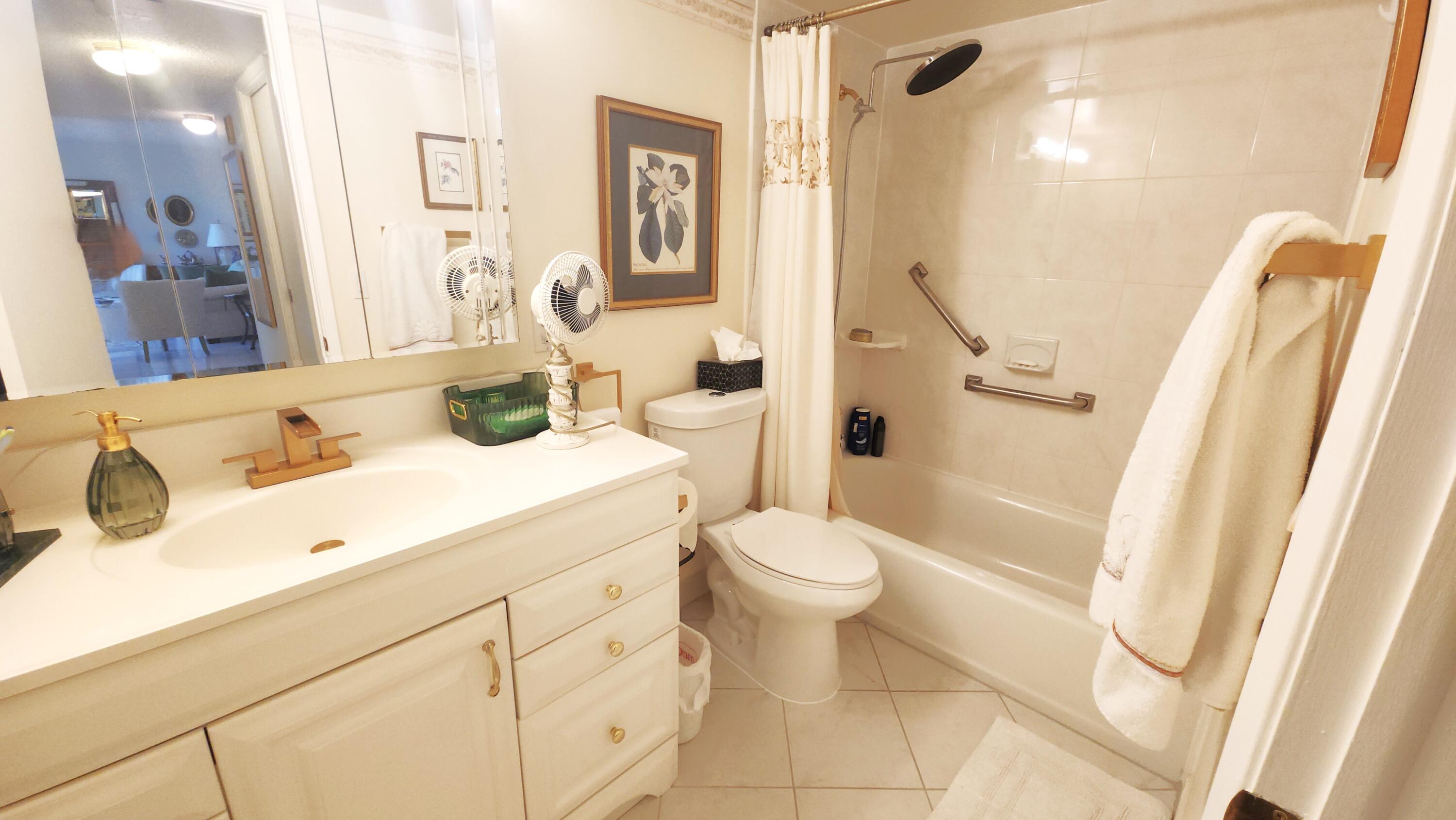 2455 Lindell Boulevard 3511 Property Photo 16