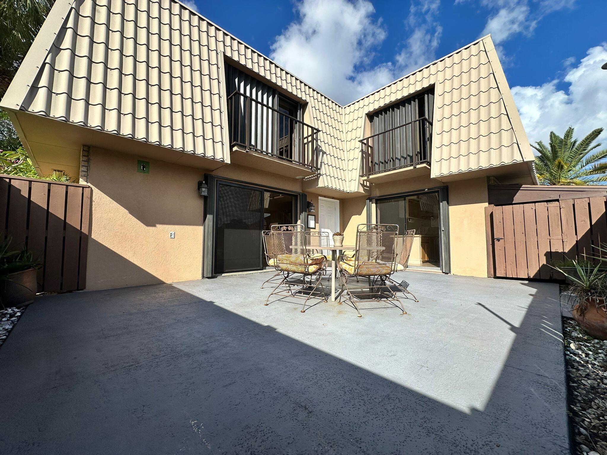 5718 57th Way Property Photo 1