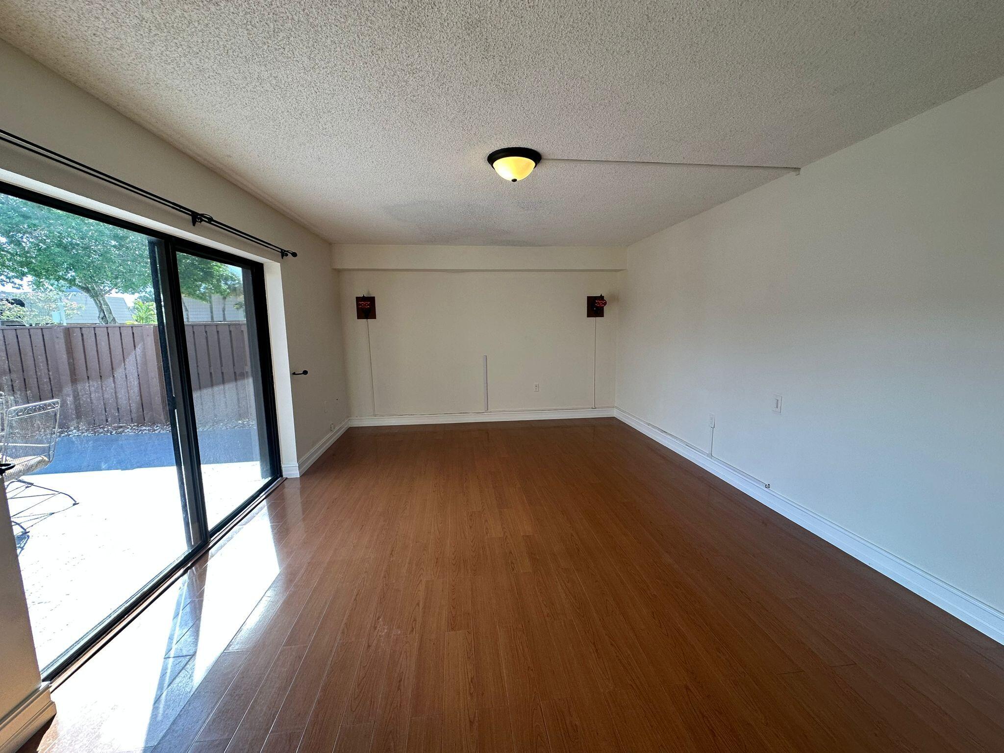 5718 57th Way Property Photo 8