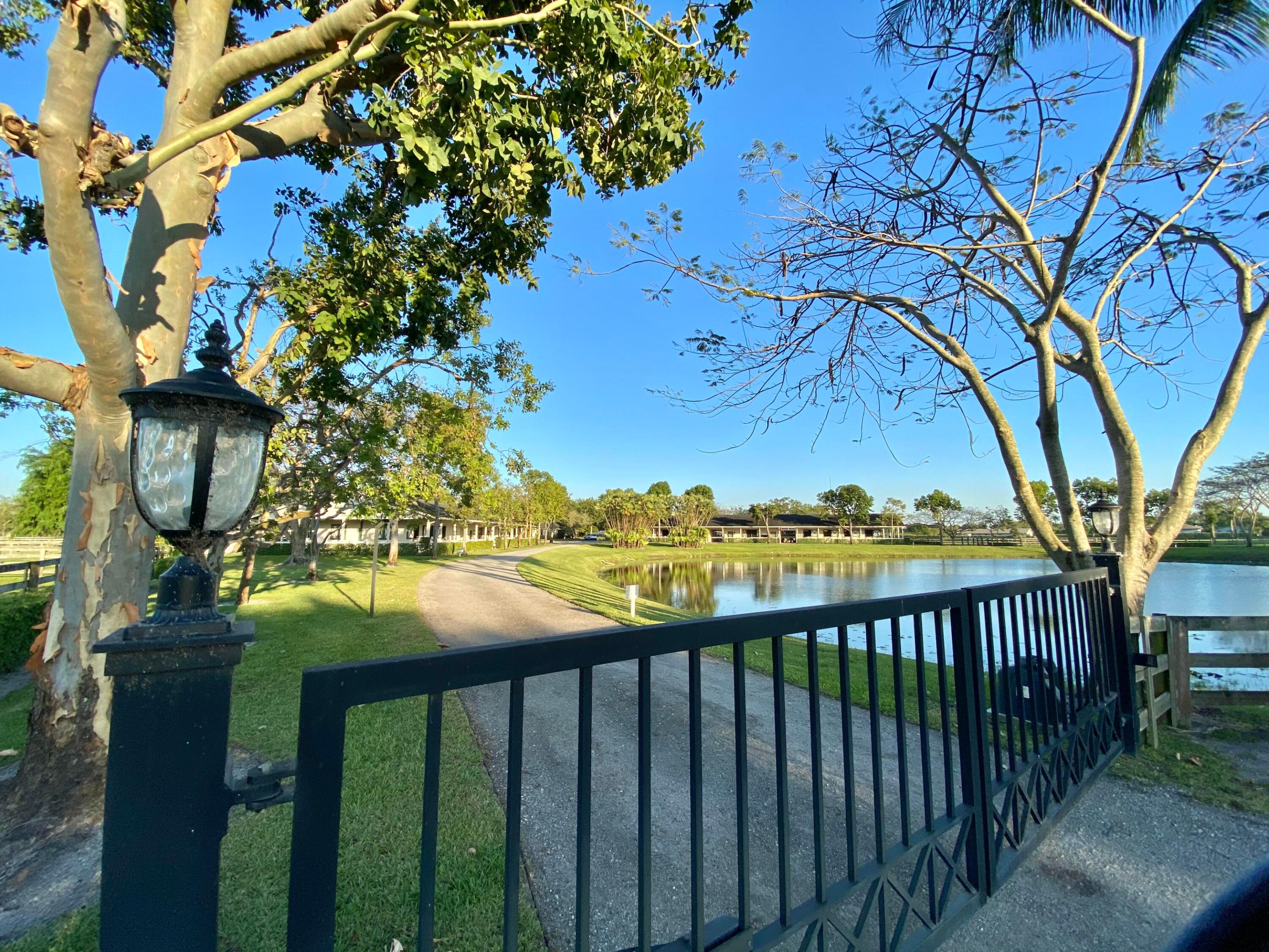5110 S Shore Boulevard Property Photo 2