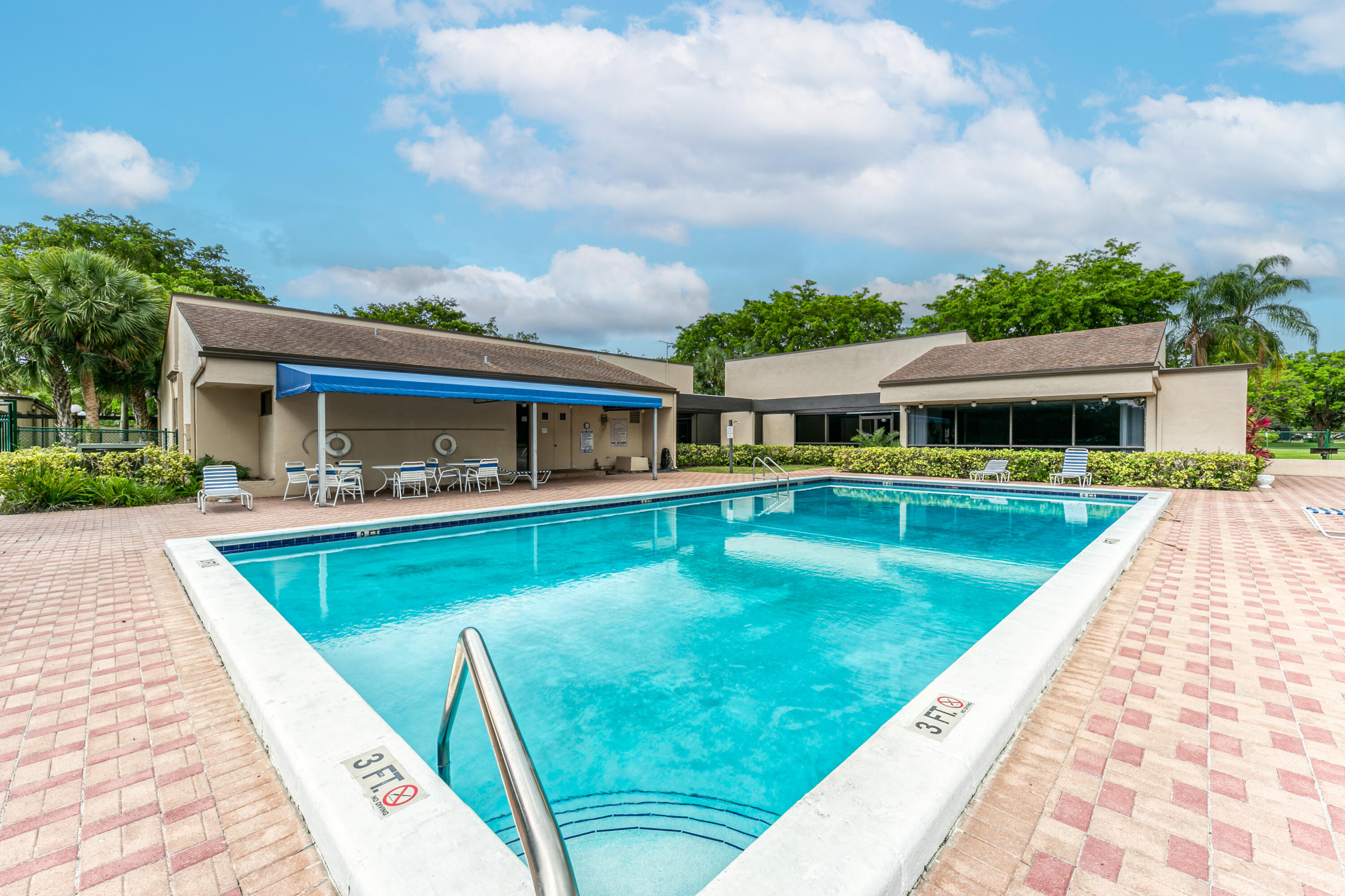 2200 S Cypress Bend Drive 101 Property Photo 44