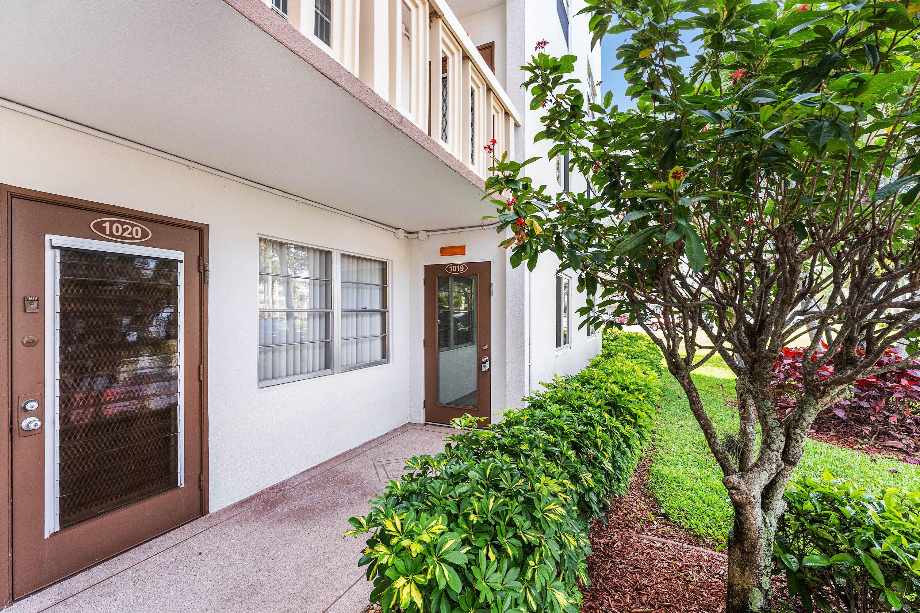 1019 Guildford B Property Photo 4