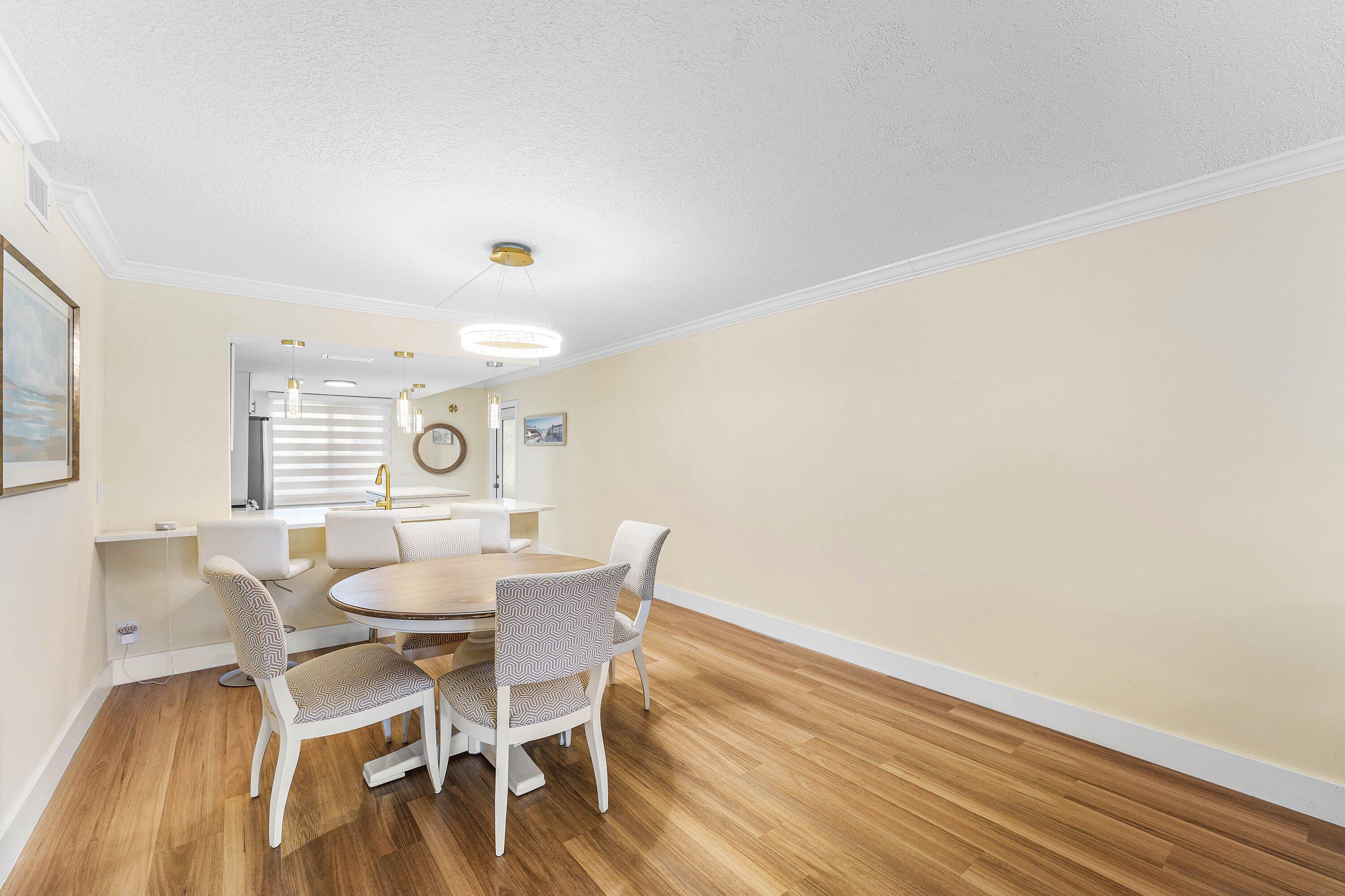 1019 Guildford B Property Photo 8