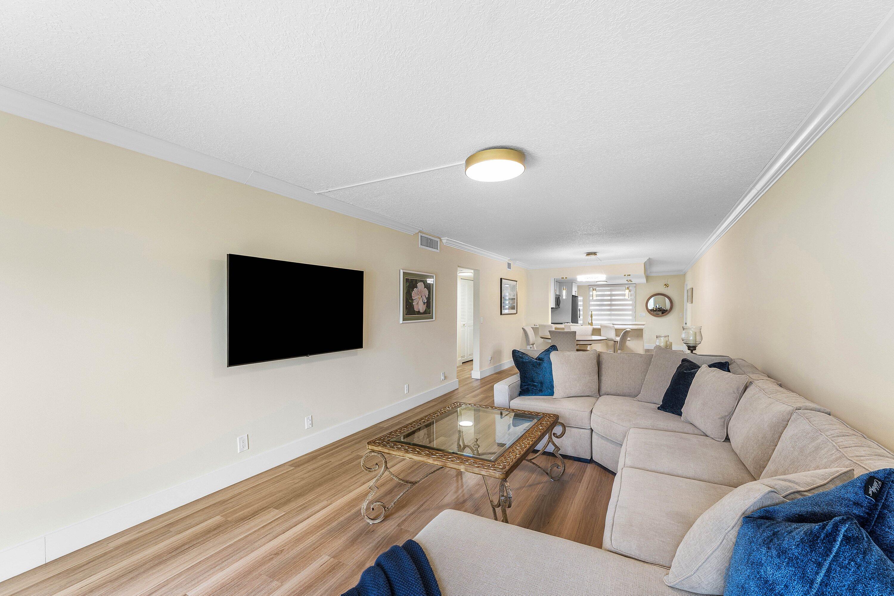1019 Guildford B Property Photo 14