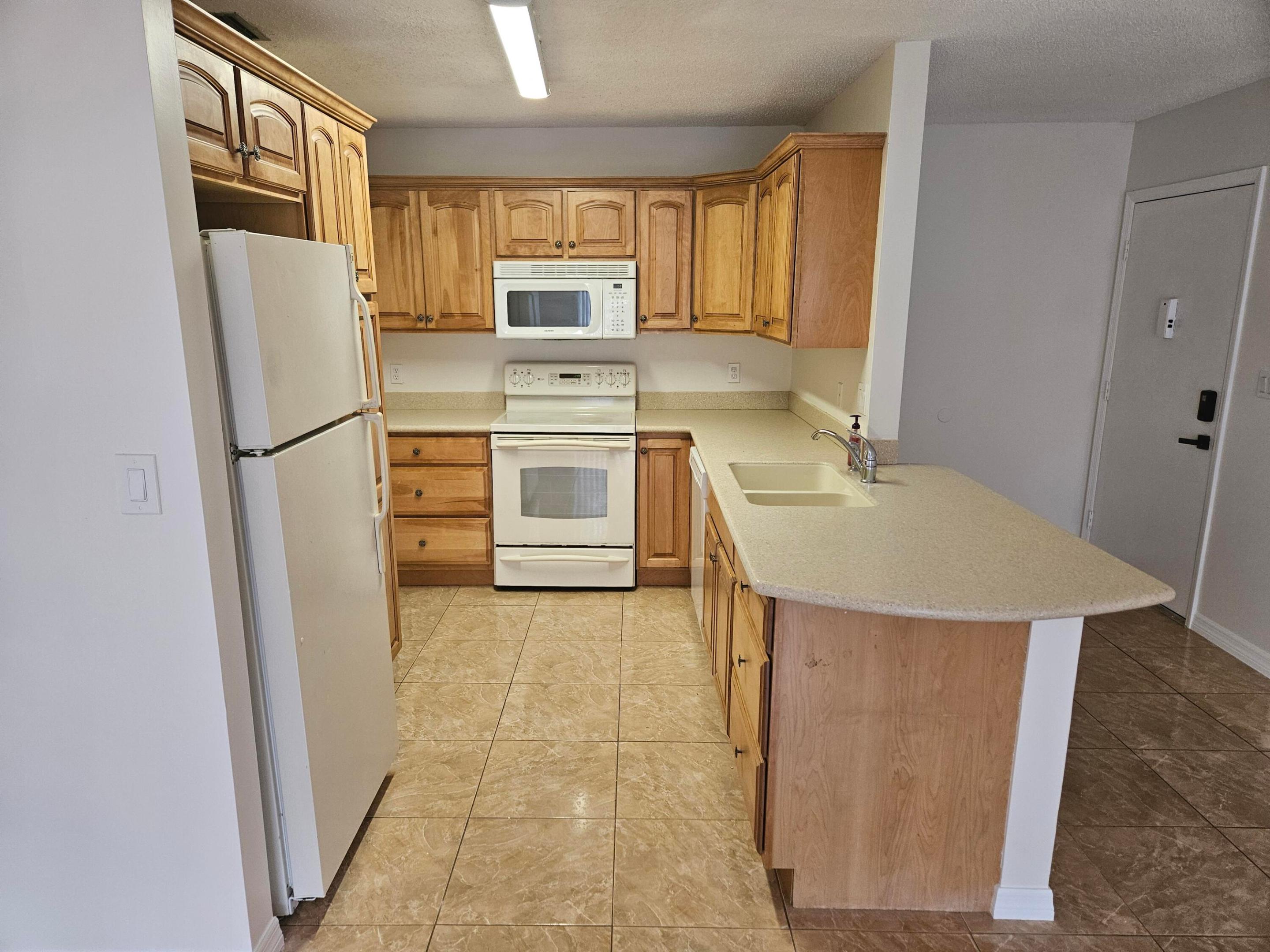 2050 Oleander Boulevard 10-108 Property Photo 4