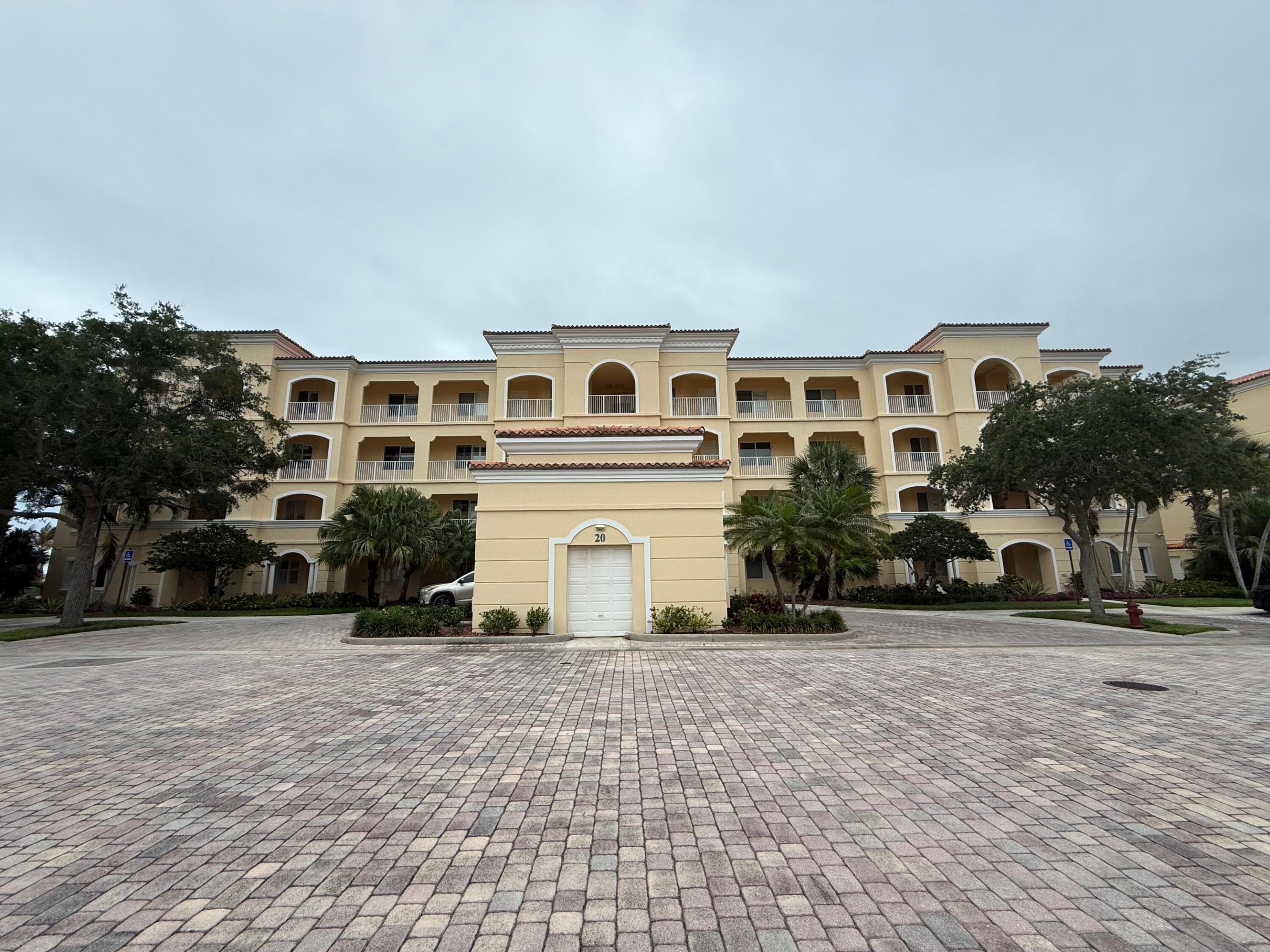 20 Harbour Isle Drive W Ph01 Property Photo 1